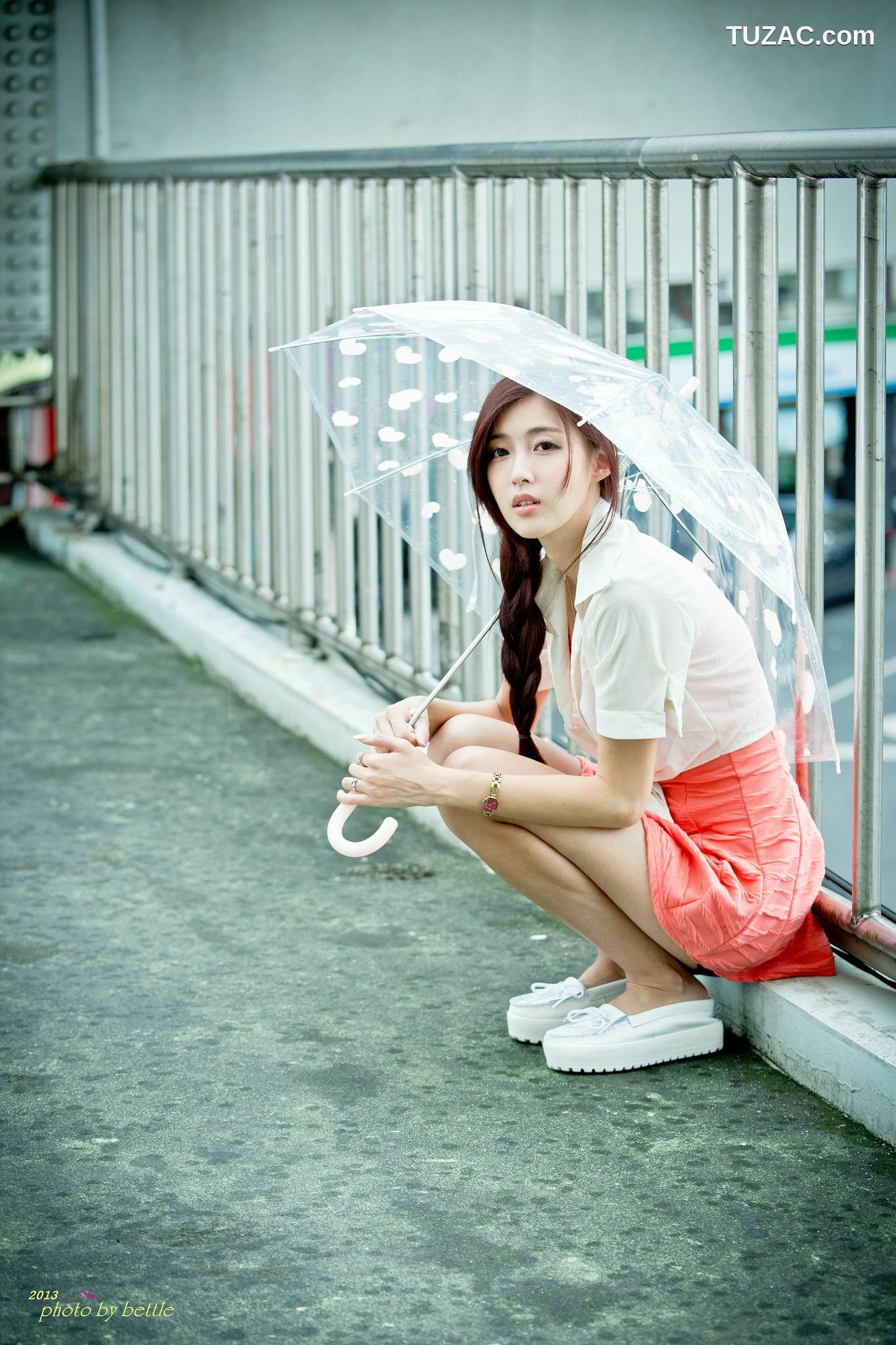 台湾正妹_廖挺伶/Kila晶晶《街拍粉嫩连衣裙系列》 写真集