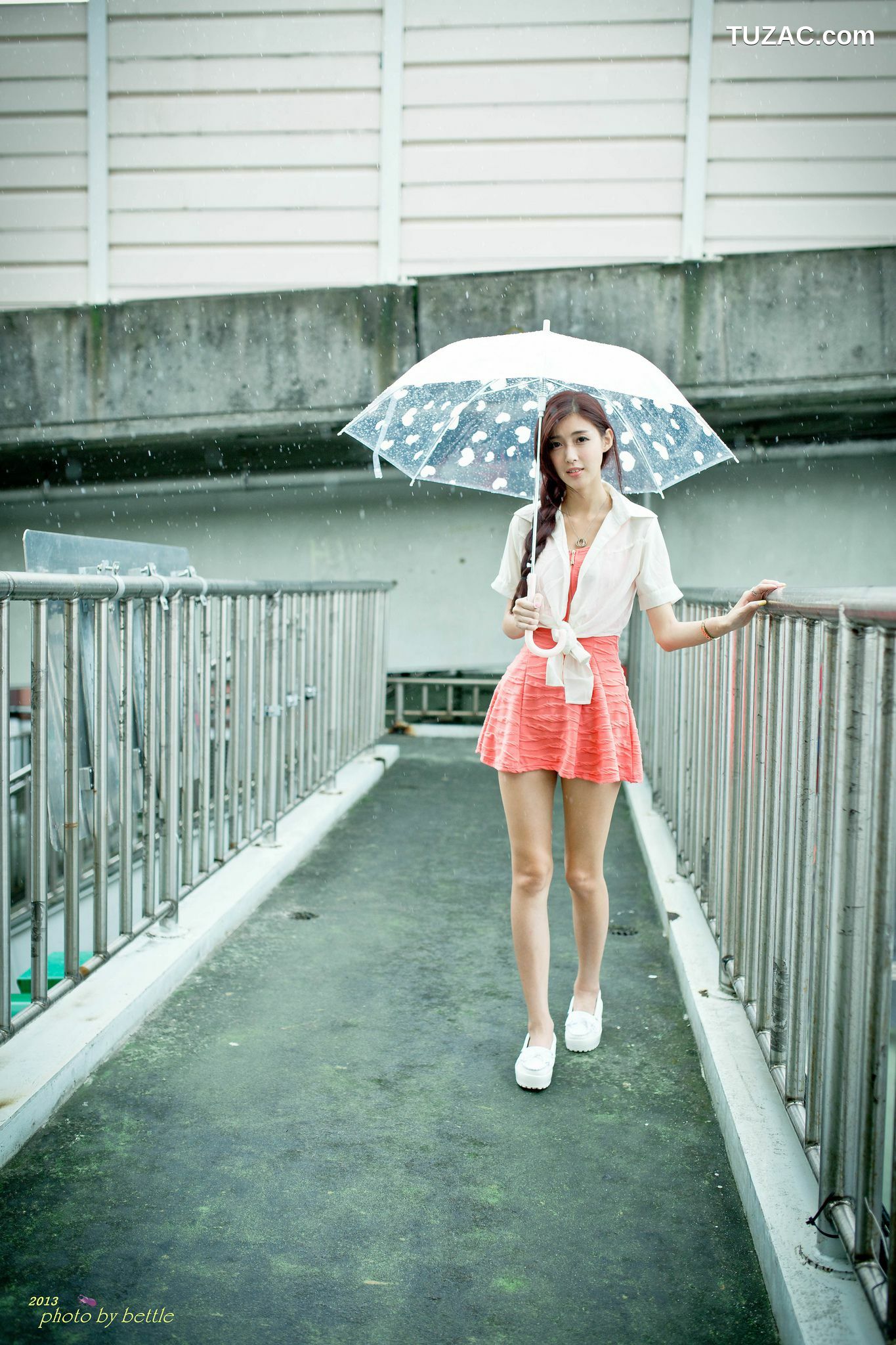 台湾正妹_廖挺伶/Kila晶晶《街拍粉嫩连衣裙系列》 写真集