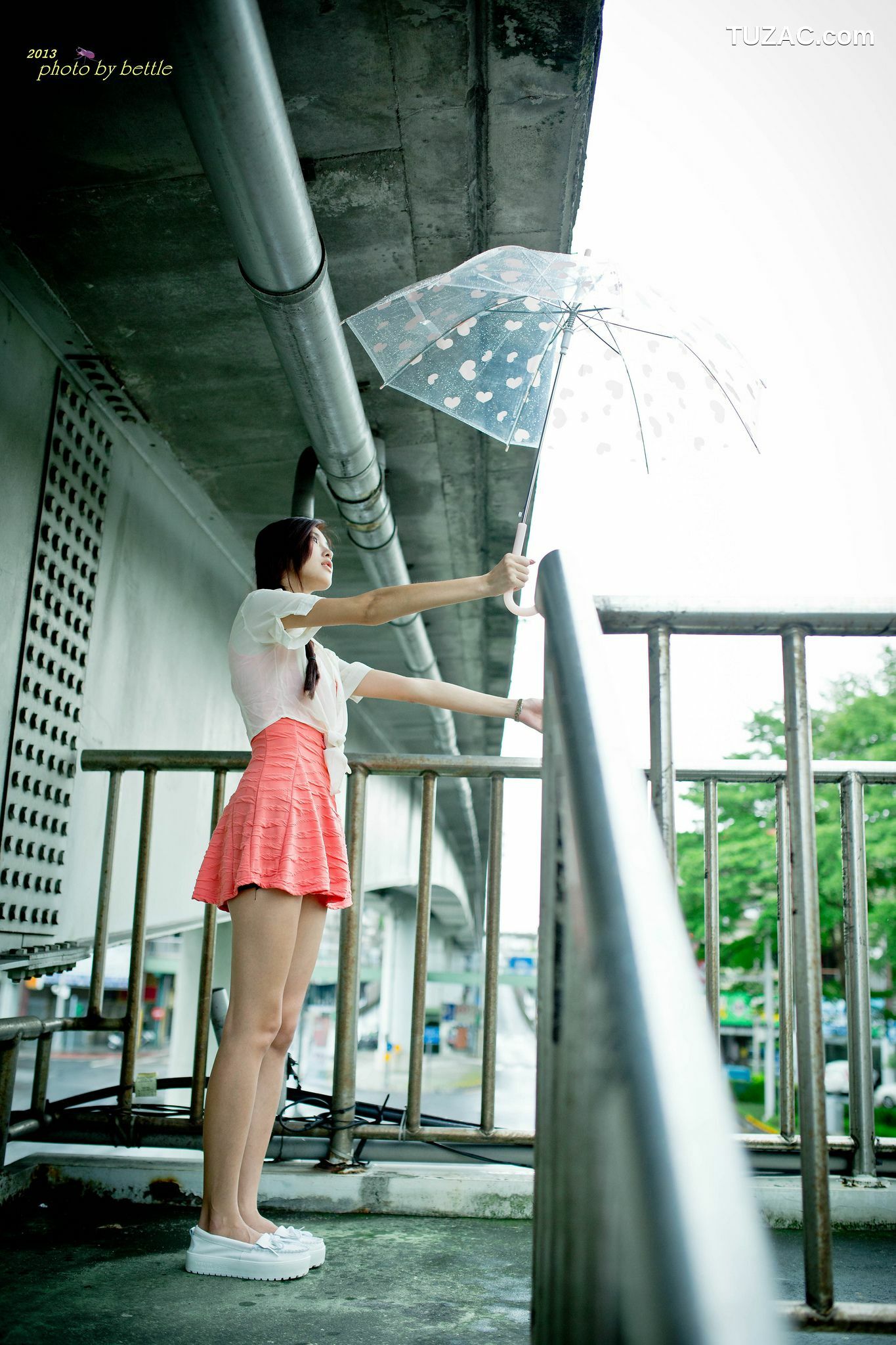 台湾正妹_廖挺伶/Kila晶晶《街拍粉嫩连衣裙系列》 写真集