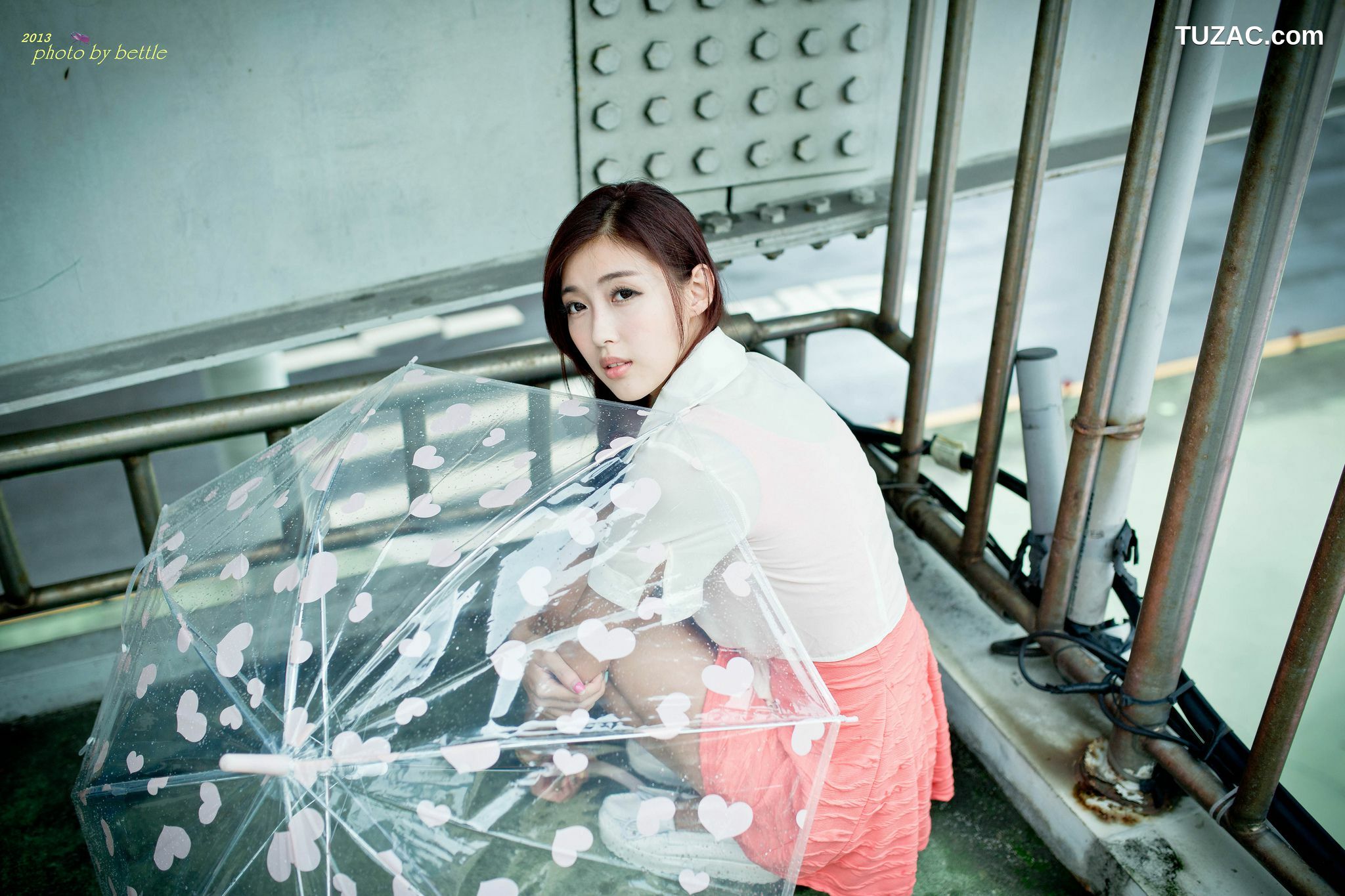 台湾正妹_廖挺伶/Kila晶晶《街拍粉嫩连衣裙系列》 写真集