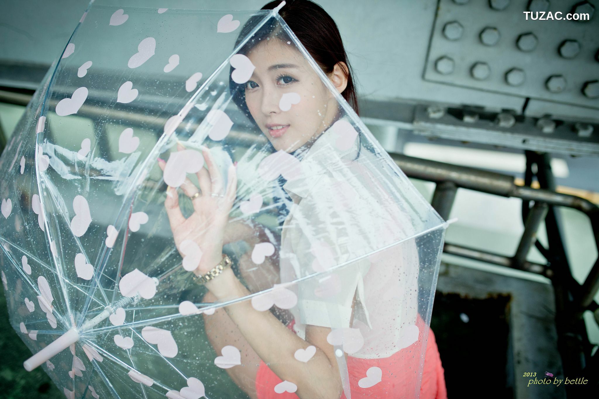 台湾正妹_廖挺伶/Kila晶晶《街拍粉嫩连衣裙系列》 写真集