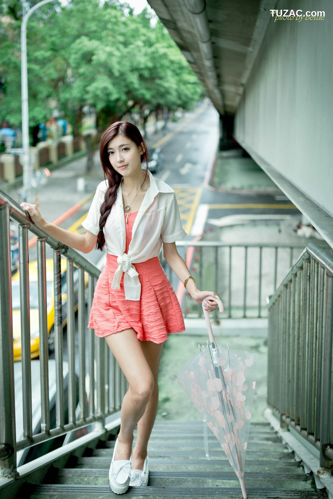 台湾正妹_廖挺伶/Kila晶晶《街拍粉嫩连衣裙系列》 写真集