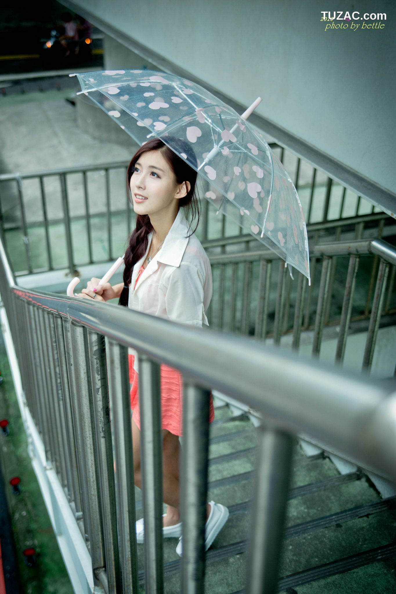 台湾正妹_廖挺伶/Kila晶晶《街拍粉嫩连衣裙系列》 写真集