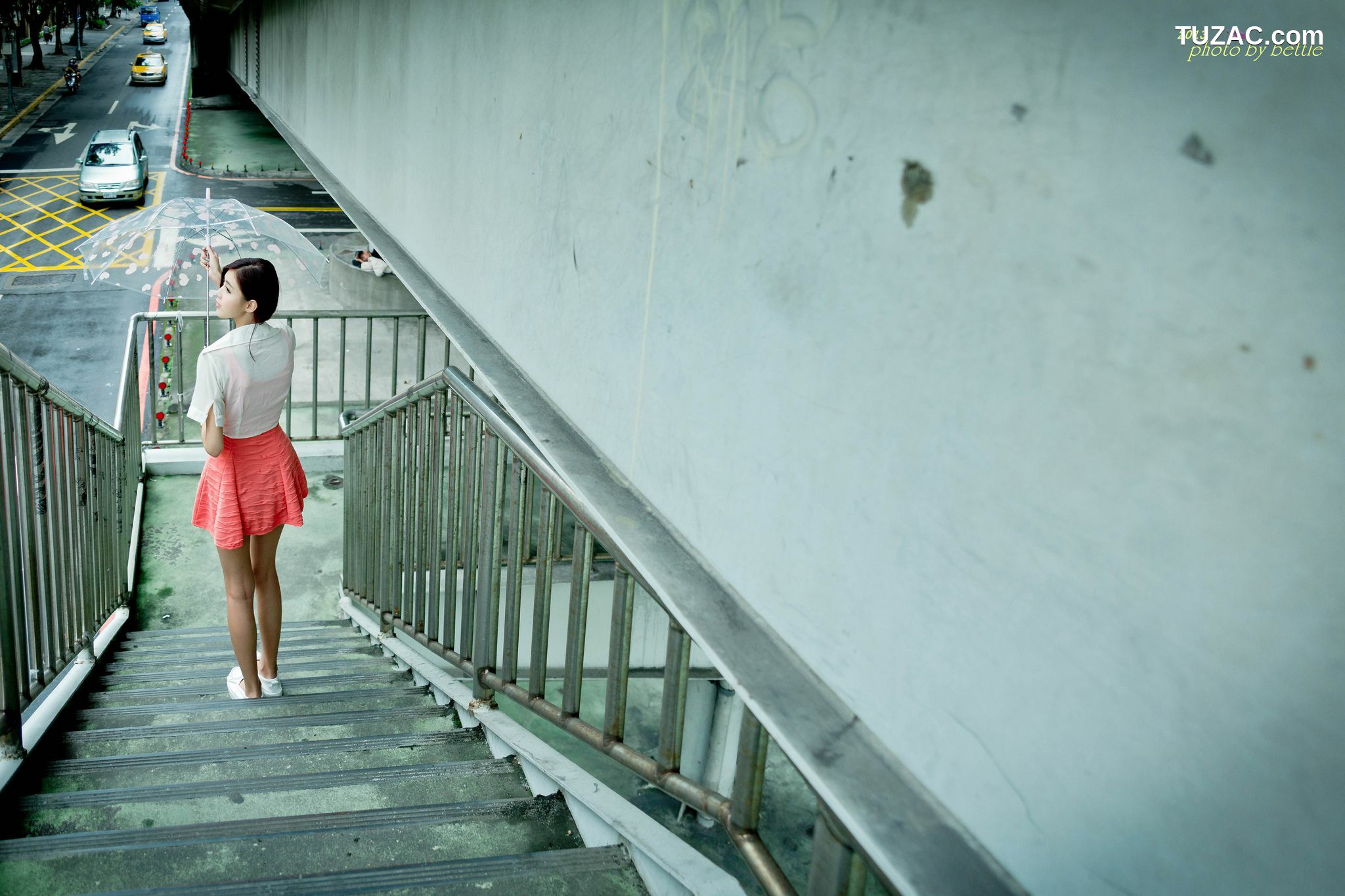 台湾正妹_廖挺伶/Kila晶晶《街拍粉嫩连衣裙系列》 写真集