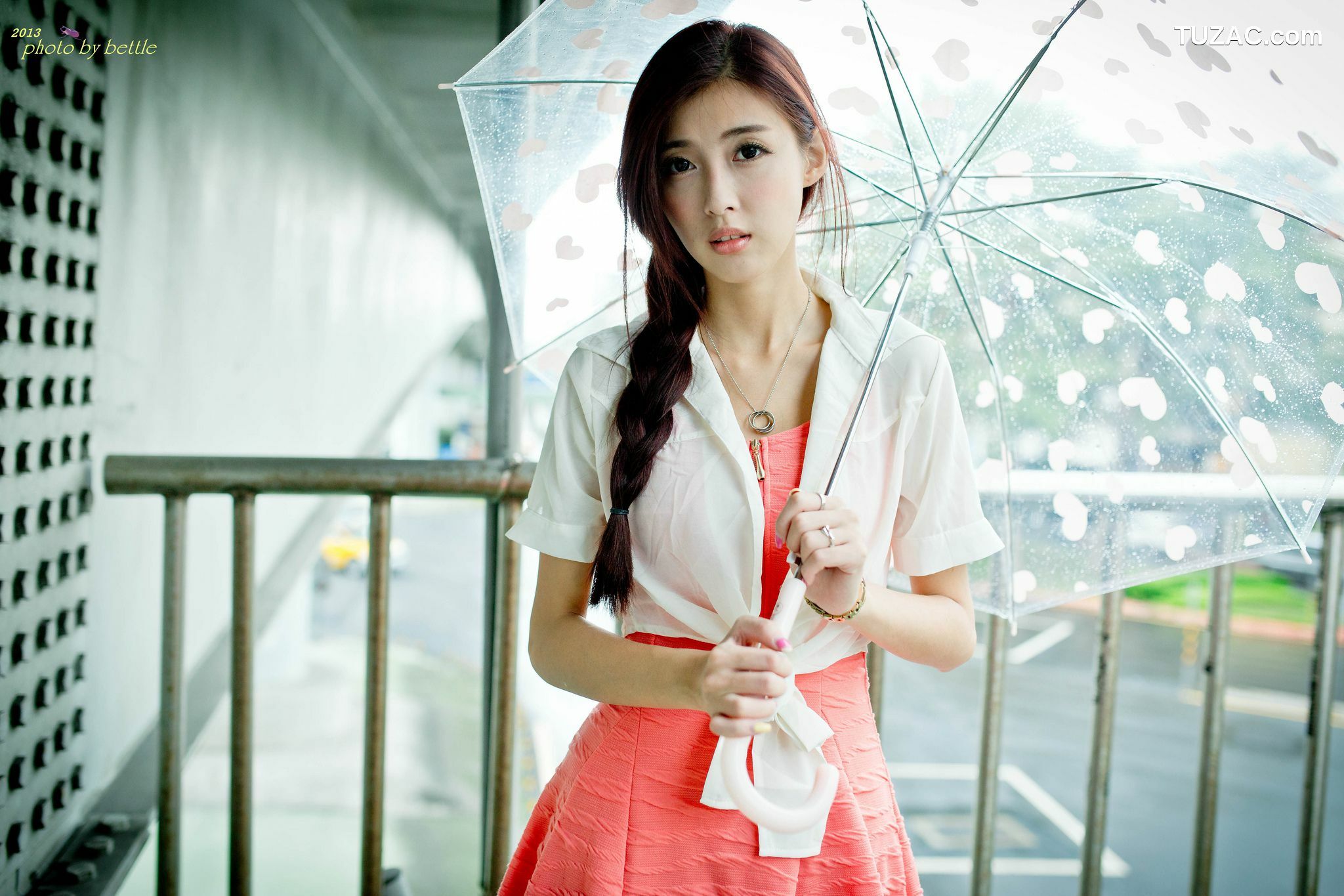 台湾正妹_廖挺伶/Kila晶晶《街拍粉嫩连衣裙系列》 写真集