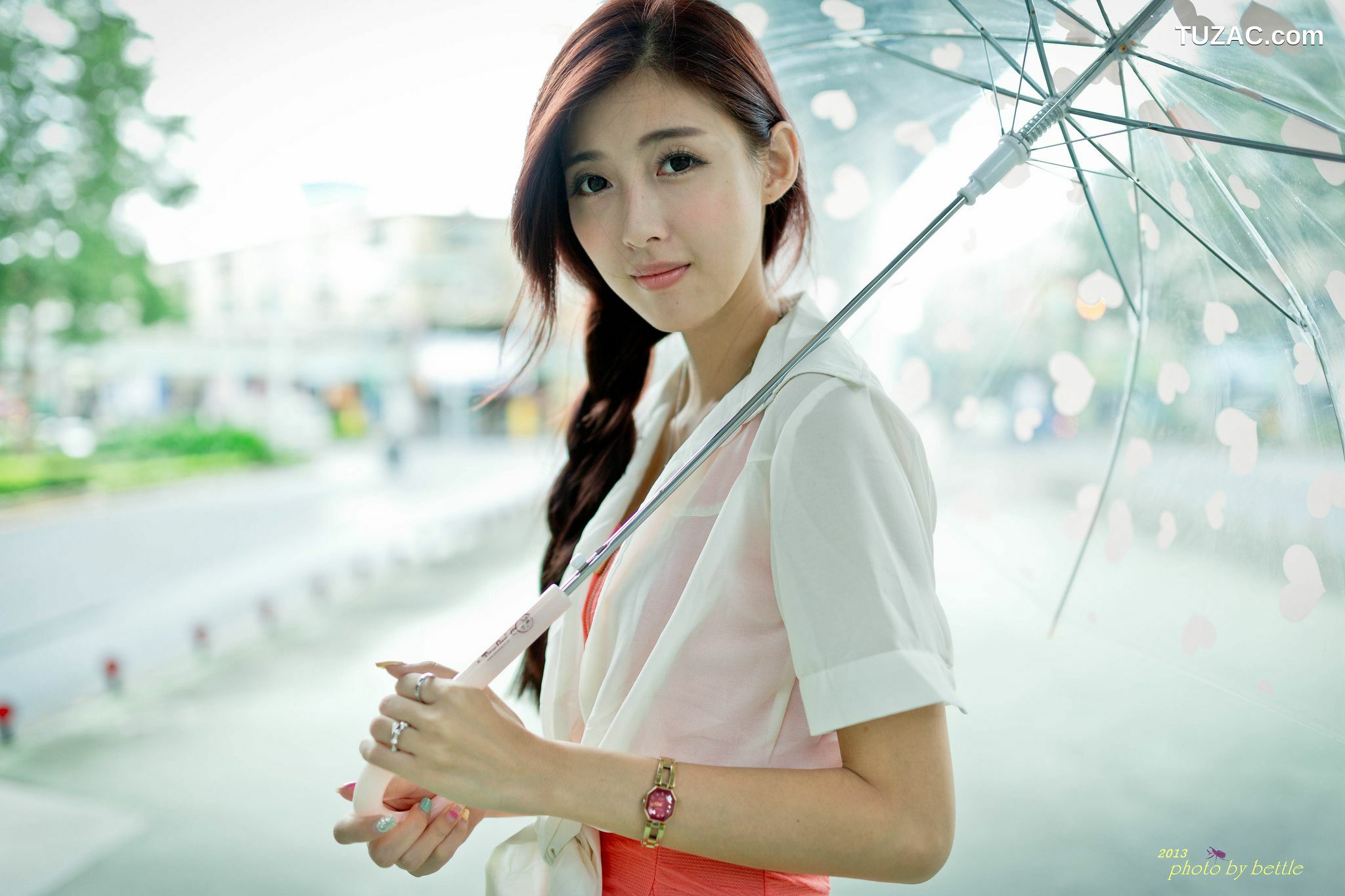 台湾正妹_廖挺伶/Kila晶晶《街拍粉嫩连衣裙系列》 写真集