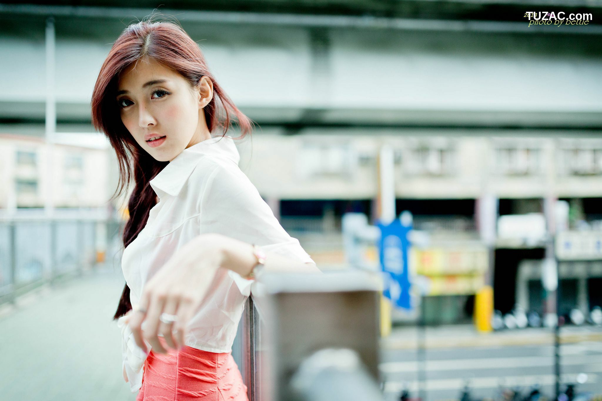 台湾正妹_廖挺伶/Kila晶晶《街拍粉嫩连衣裙系列》 写真集