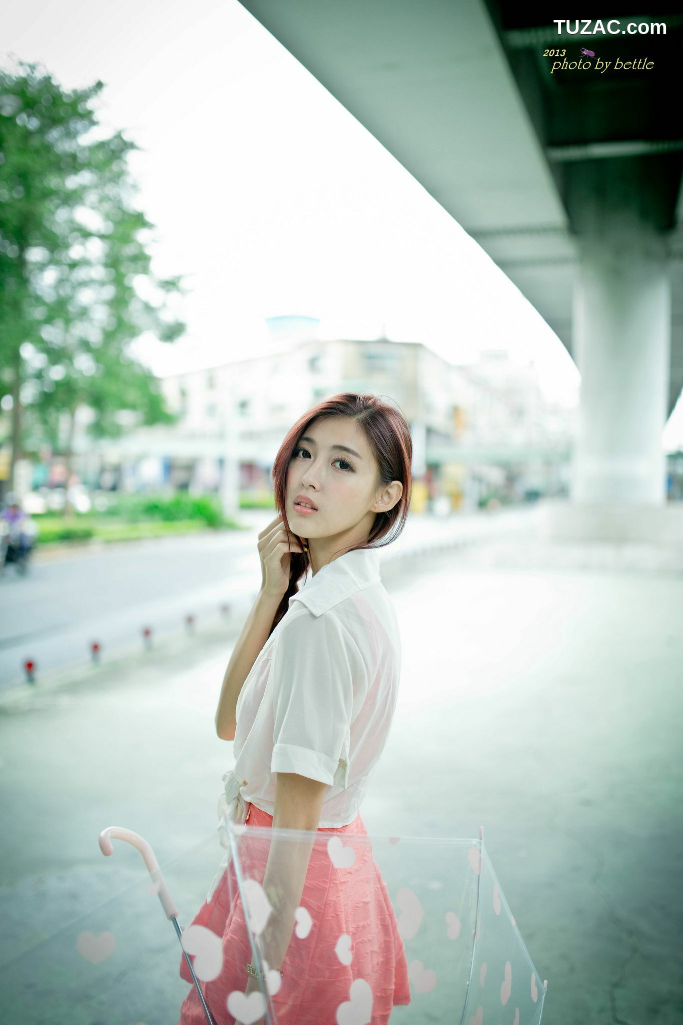 台湾正妹_廖挺伶/Kila晶晶《街拍粉嫩连衣裙系列》 写真集