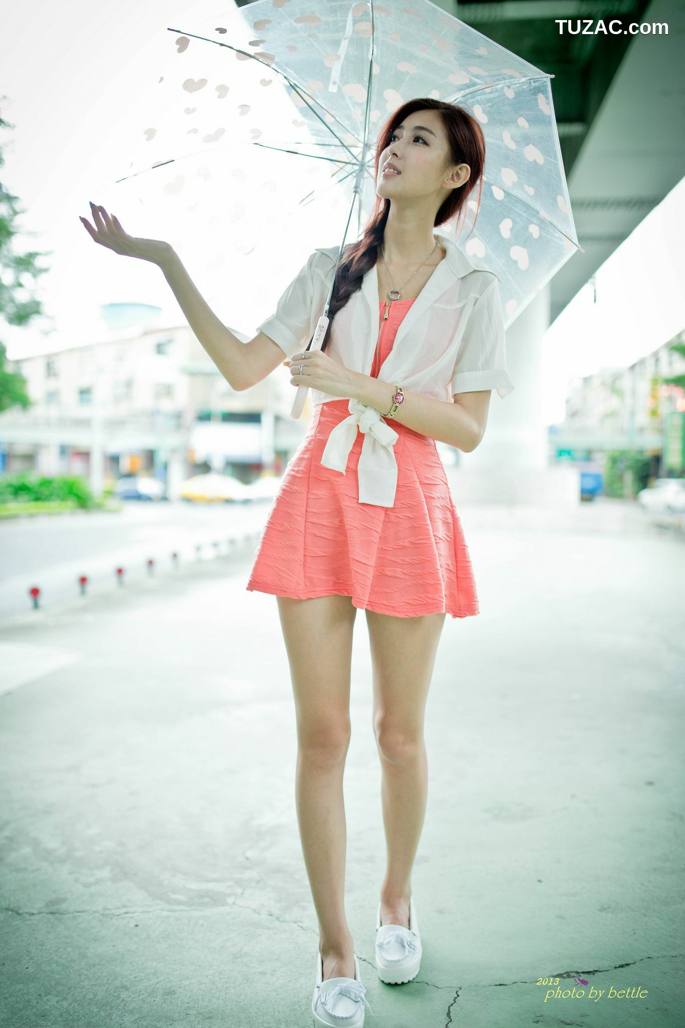 台湾正妹_廖挺伶/Kila晶晶《街拍粉嫩连衣裙系列》 写真集