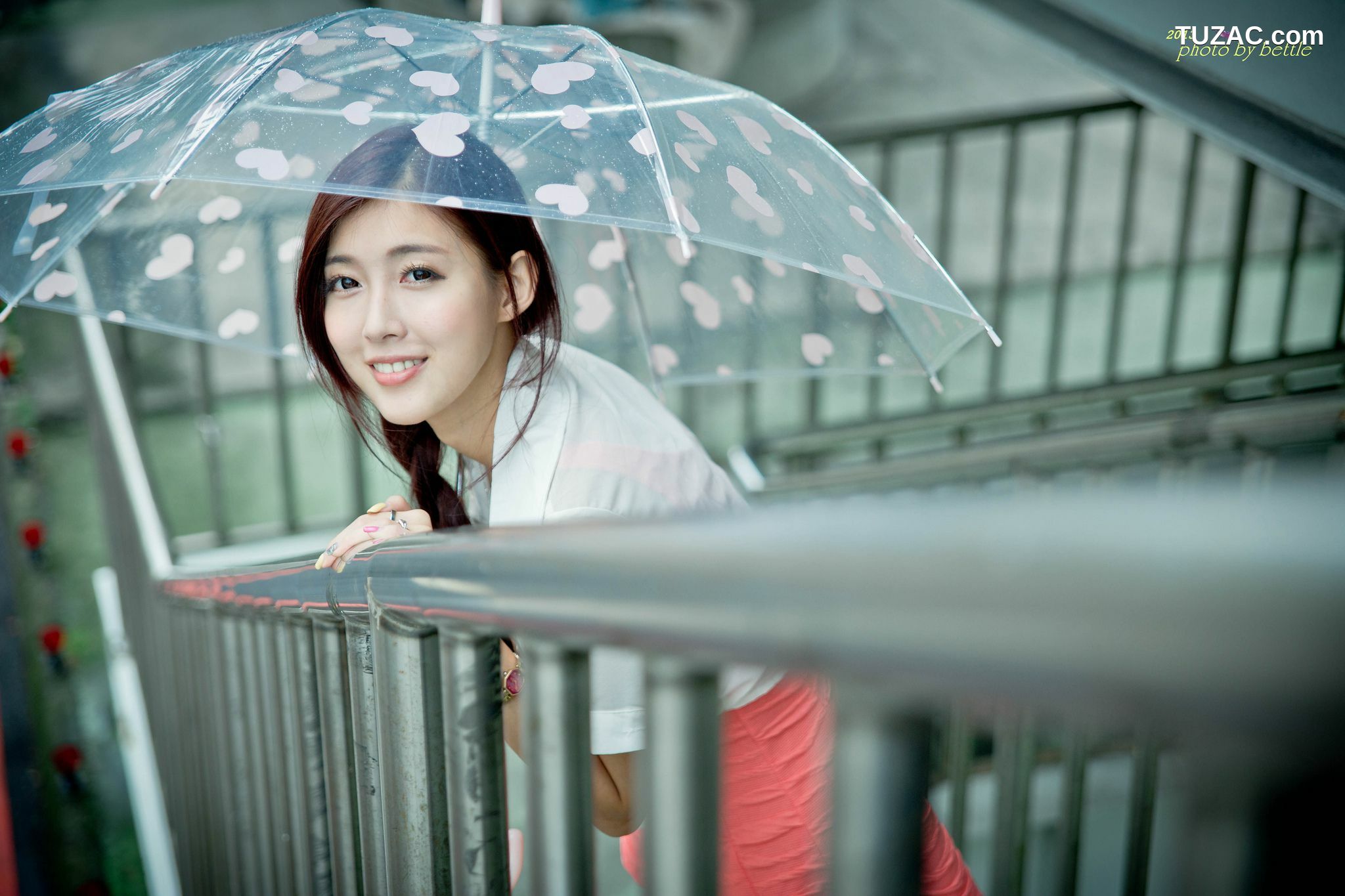 台湾正妹_廖挺伶/Kila晶晶《街拍粉嫩连衣裙系列》 写真集