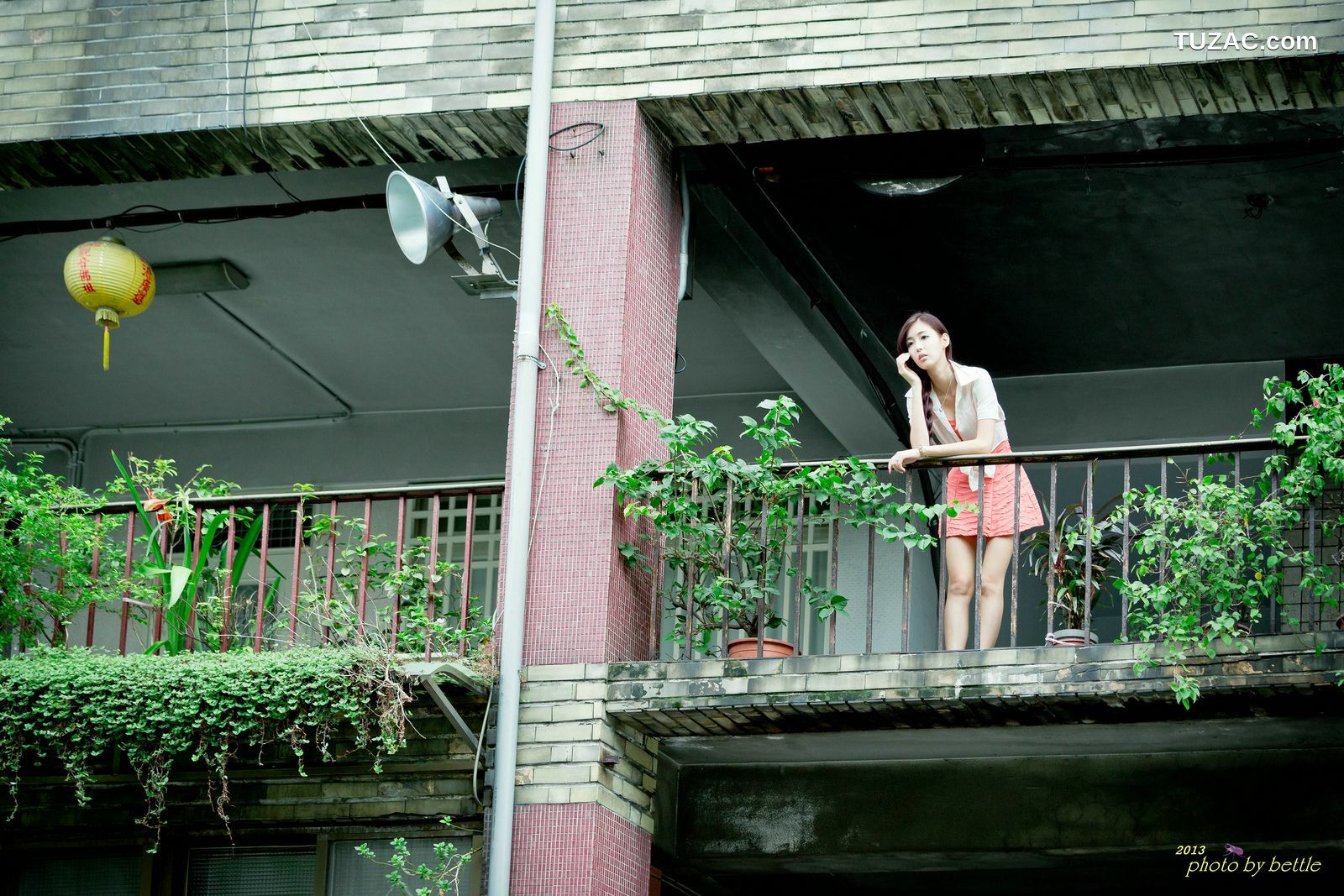 台湾正妹_廖挺伶/Kila晶晶《街拍粉嫩连衣裙系列》 写真集