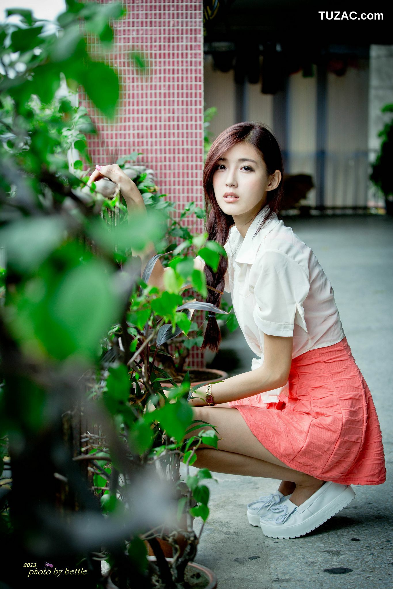 台湾正妹_廖挺伶/Kila晶晶《街拍粉嫩连衣裙系列》 写真集