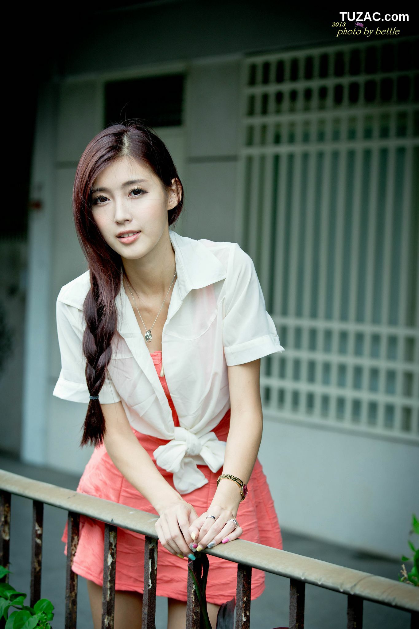 台湾正妹_廖挺伶/Kila晶晶《街拍粉嫩连衣裙系列》 写真集