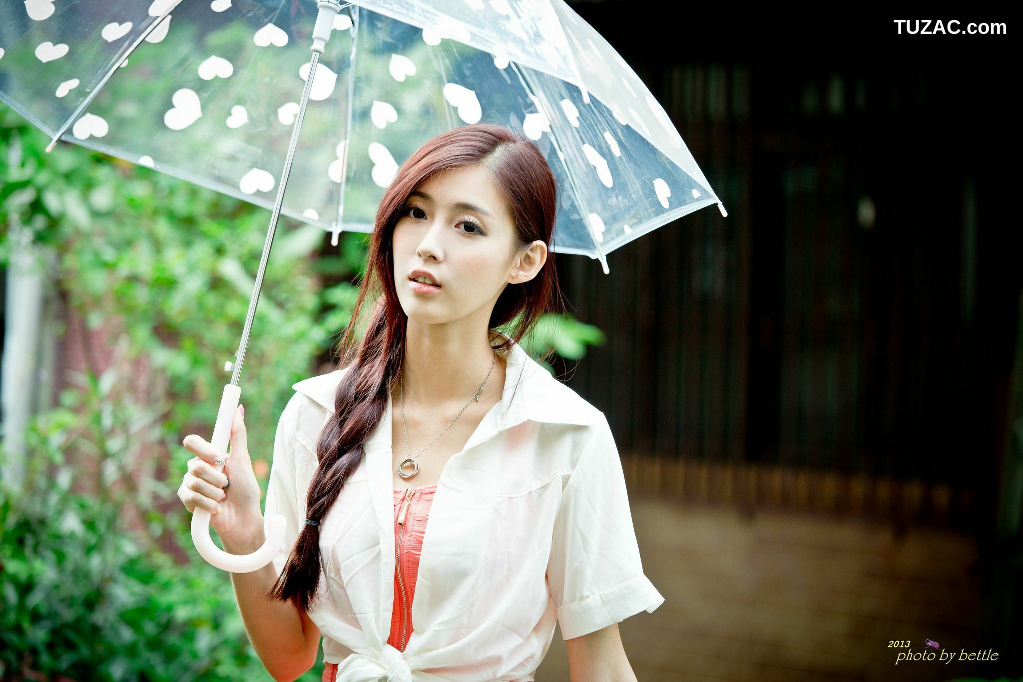 台湾正妹_廖挺伶/Kila晶晶《街拍粉嫩连衣裙系列》 写真集