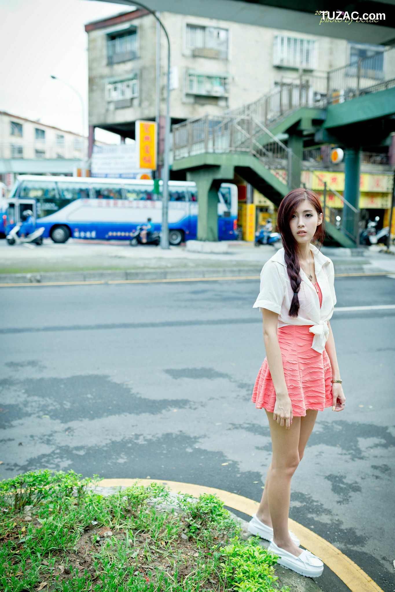 台湾正妹_廖挺伶/Kila晶晶《街拍粉嫩连衣裙系列》 写真集