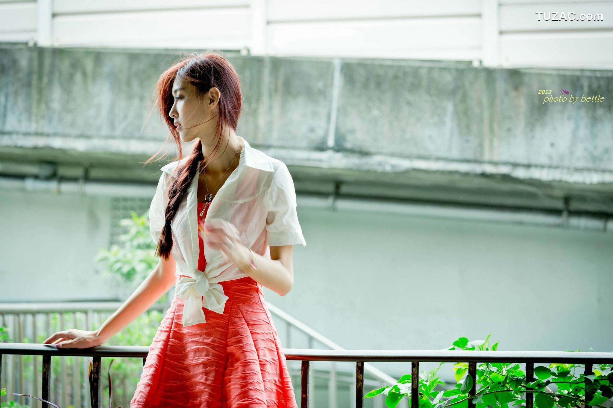 台湾正妹_廖挺伶/Kila晶晶《街拍粉嫩连衣裙系列》 写真集