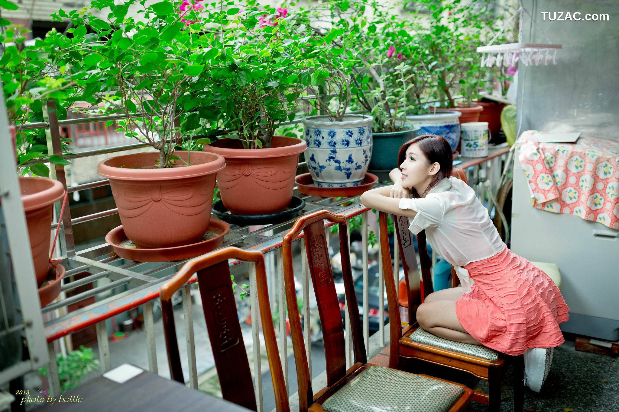 台湾正妹_廖挺伶/Kila晶晶《街拍粉嫩连衣裙系列》 写真集