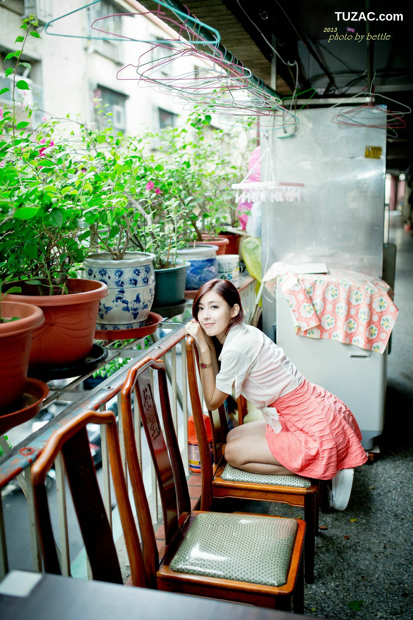 台湾正妹_廖挺伶/Kila晶晶《街拍粉嫩连衣裙系列》 写真集