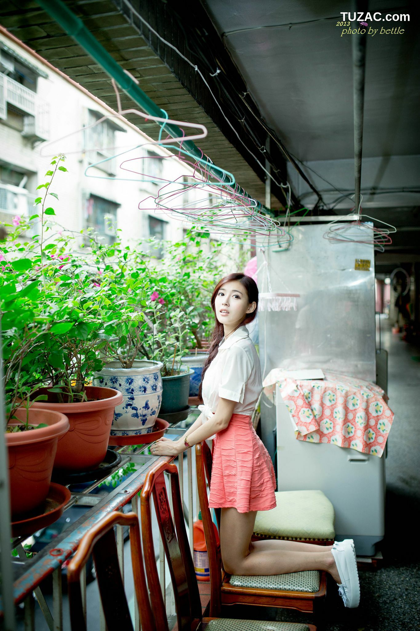 台湾正妹_廖挺伶/Kila晶晶《街拍粉嫩连衣裙系列》 写真集