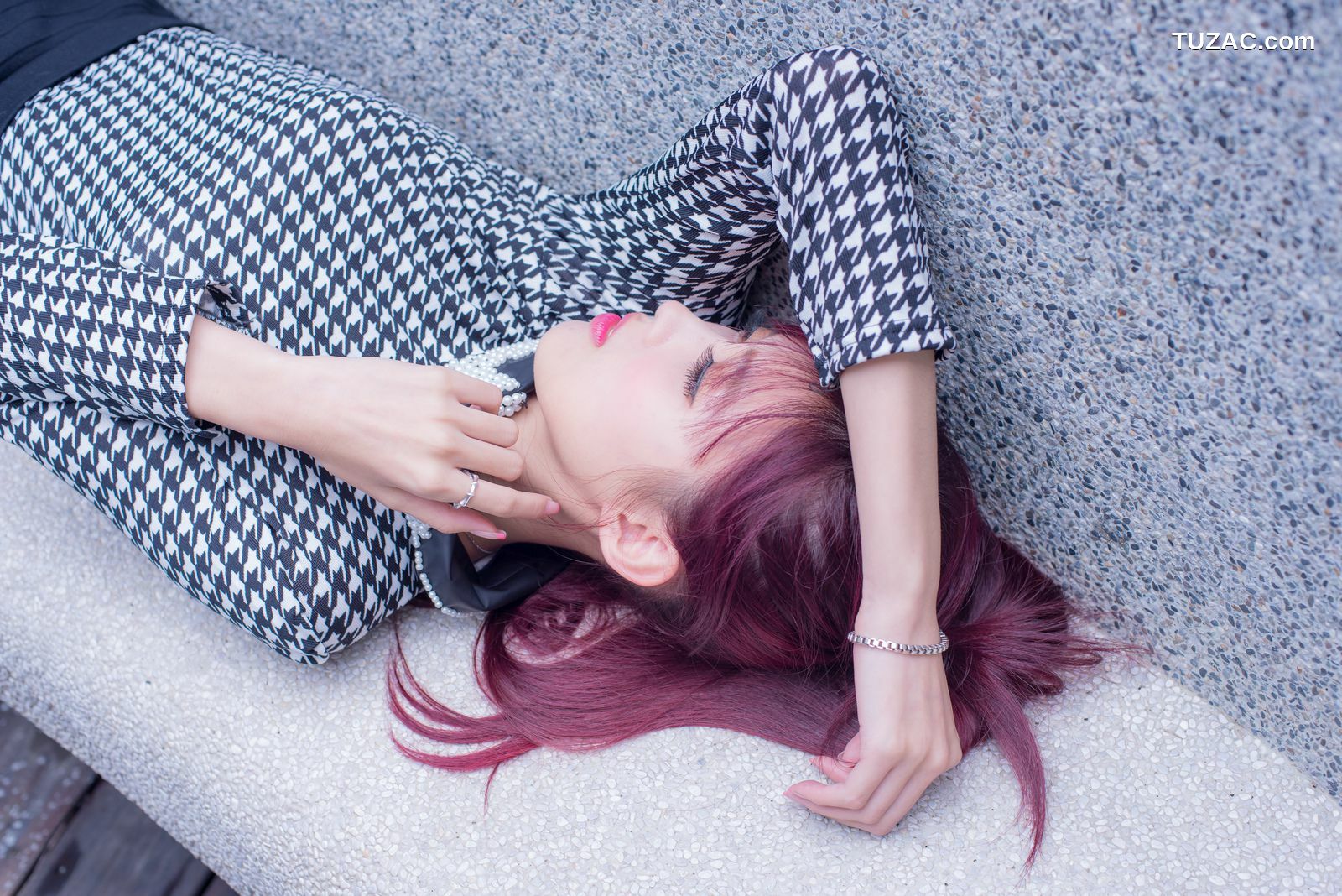 台湾正妹_廖挺伶/Kila晶晶《超短裙+长靴街拍》写真集