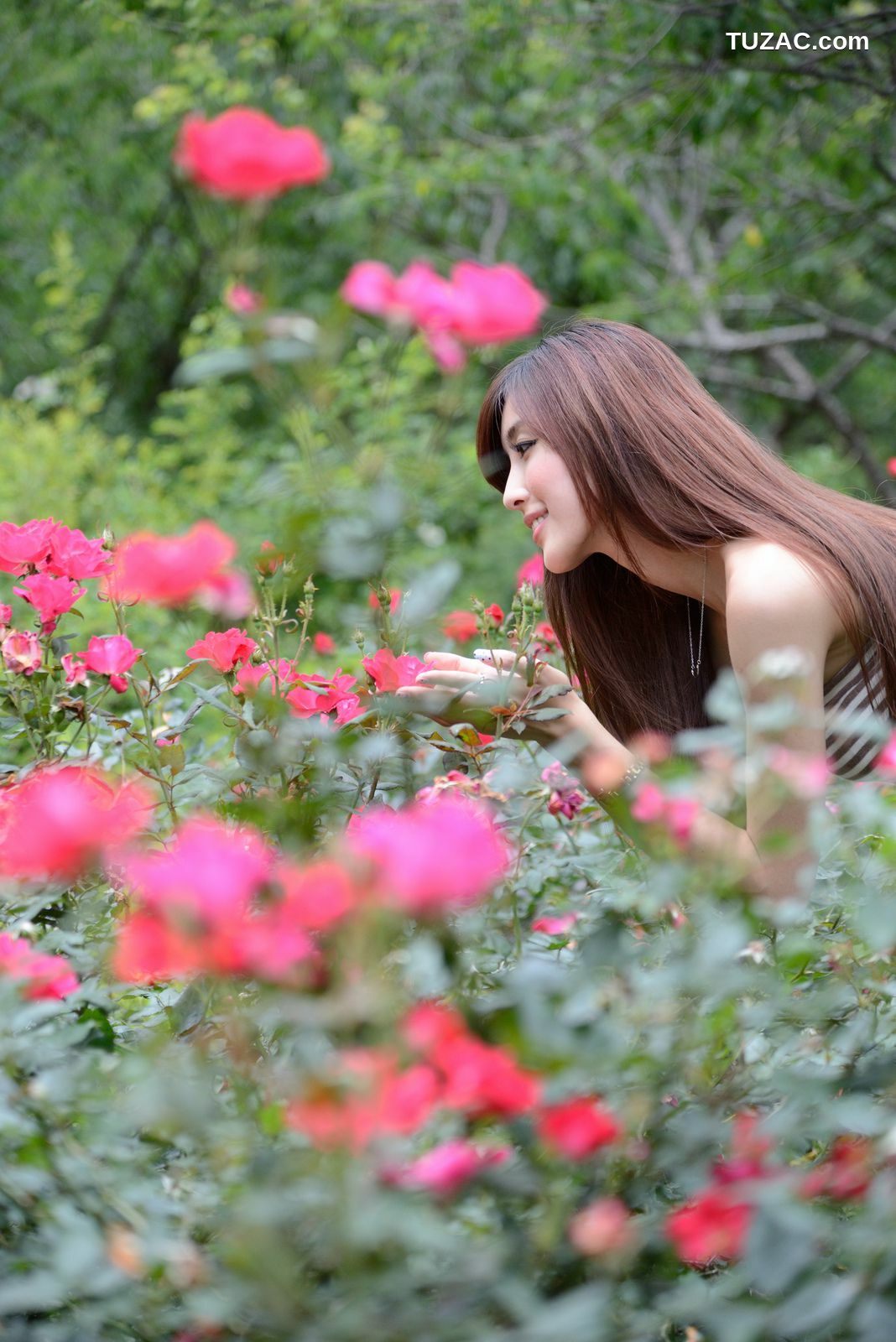 台湾正妹_廖挺伶/Kila晶晶《齐B超短裙系列》外拍写真集