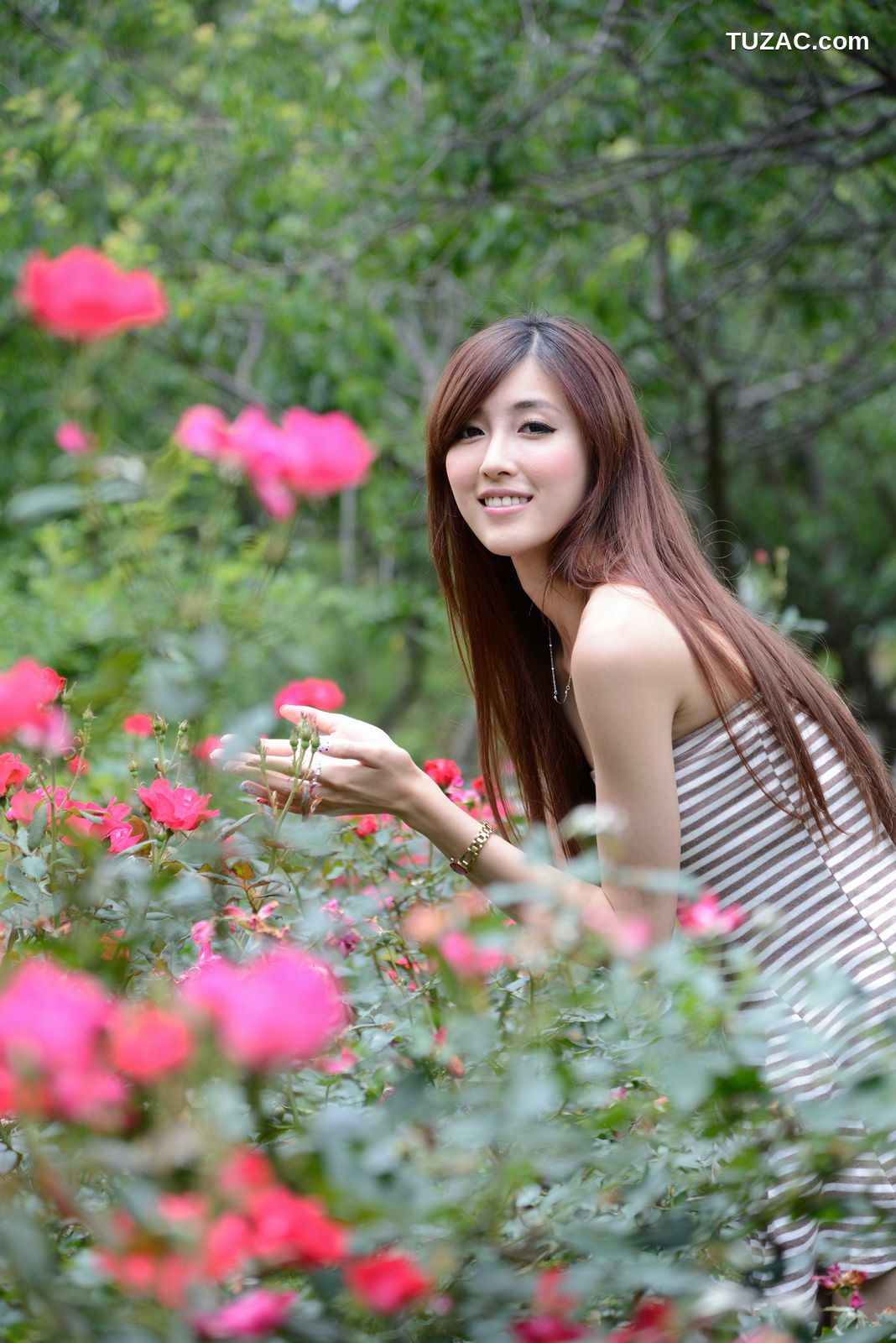 台湾正妹_廖挺伶/Kila晶晶《齐B超短裙系列》外拍写真集