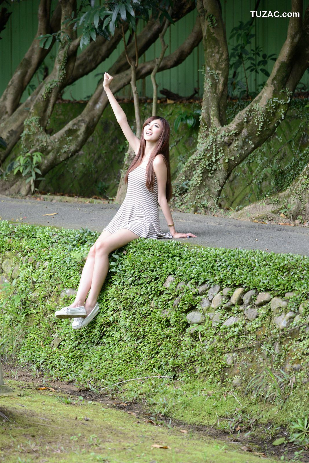 台湾正妹_廖挺伶/Kila晶晶《齐B超短裙系列》外拍写真集