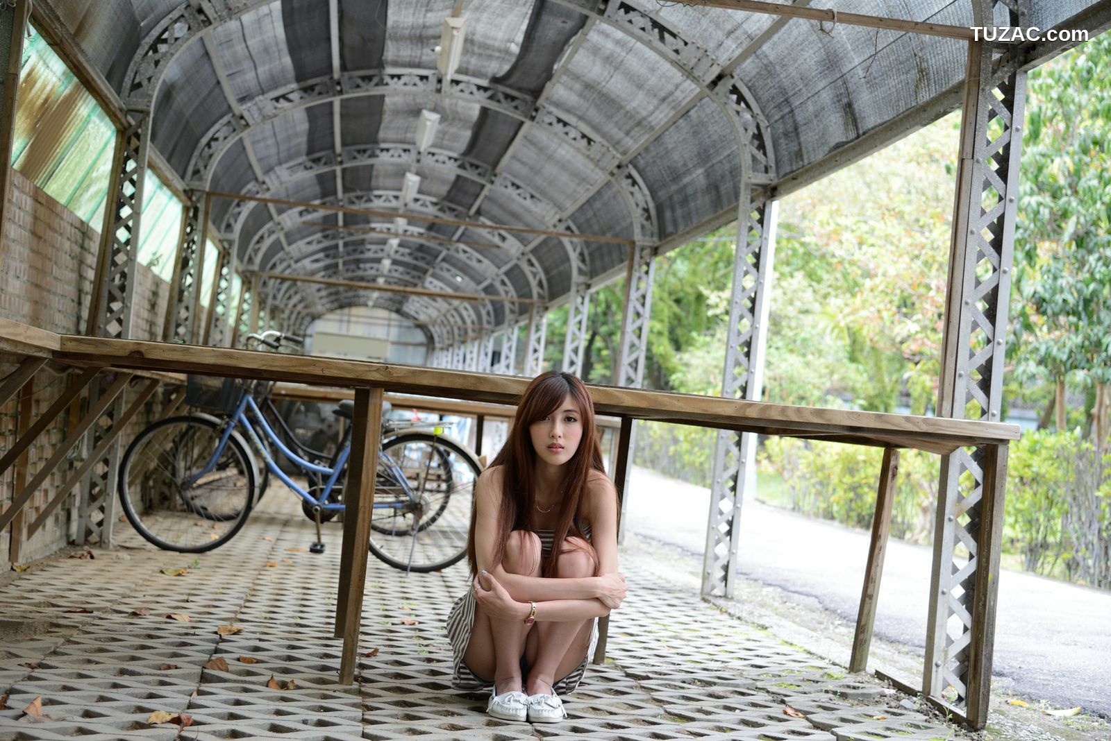 台湾正妹_廖挺伶/Kila晶晶《齐B超短裙系列》外拍写真集