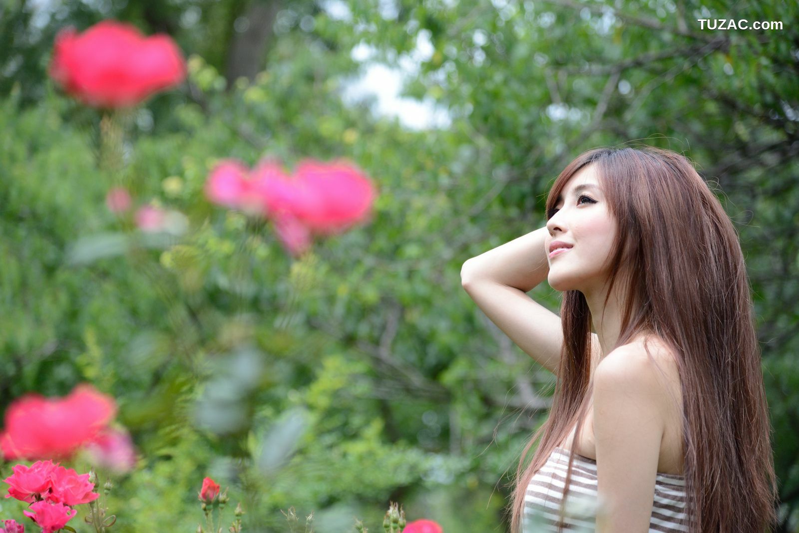 台湾正妹_廖挺伶/Kila晶晶《齐B超短裙系列》外拍写真集