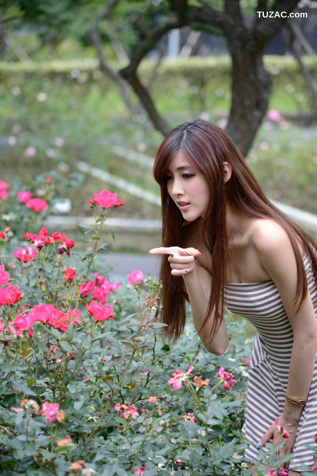 台湾正妹_廖挺伶/Kila晶晶《齐B超短裙系列》外拍写真集