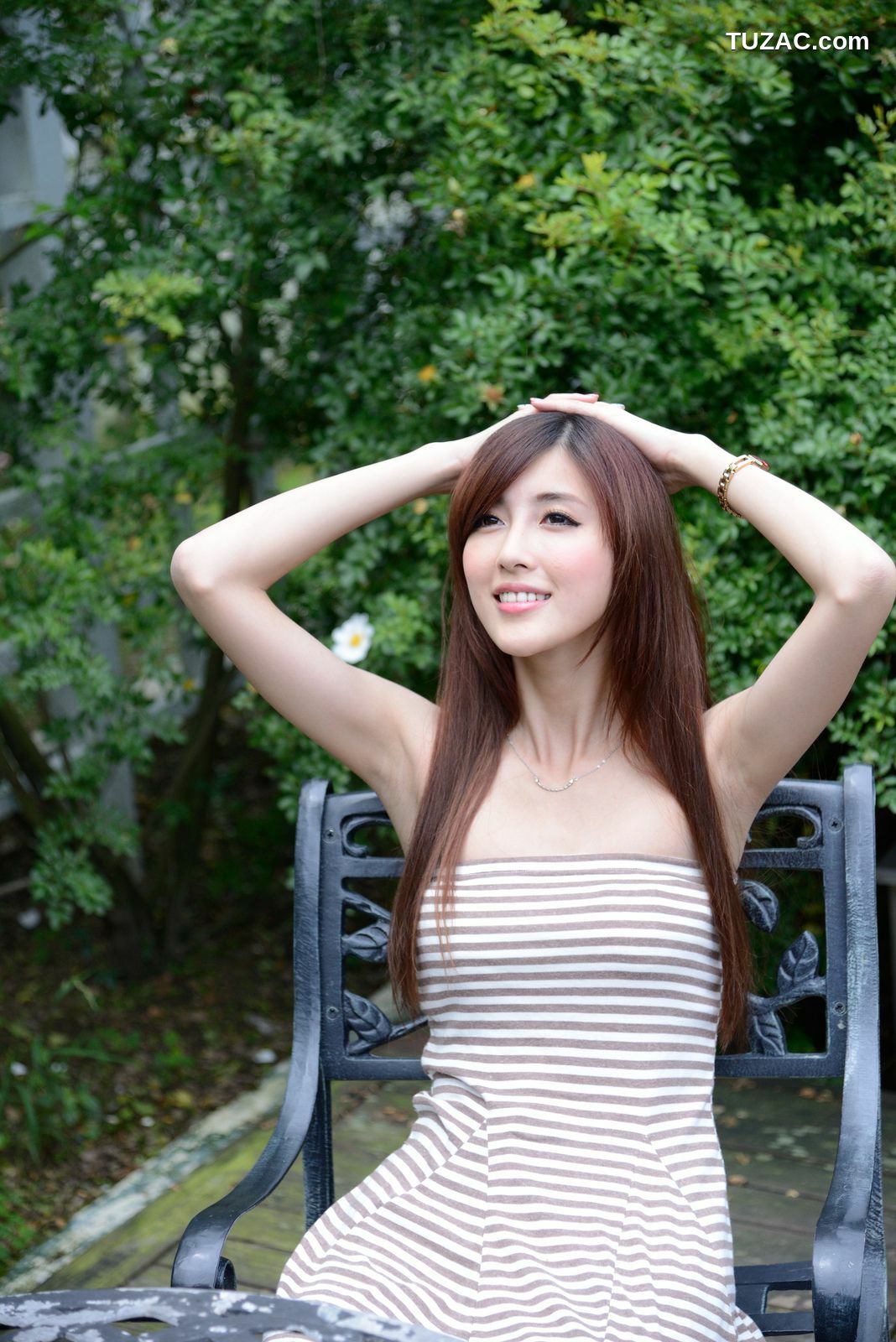 台湾正妹_廖挺伶/Kila晶晶《齐B超短裙系列》外拍写真集