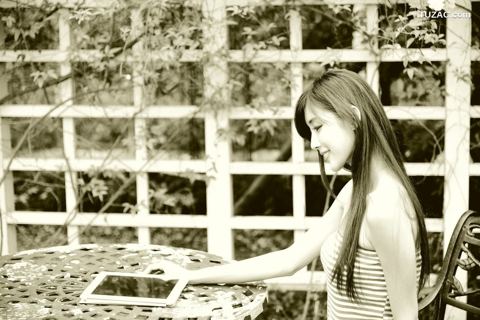 台湾正妹_廖挺伶/Kila晶晶《齐B超短裙系列》外拍写真集