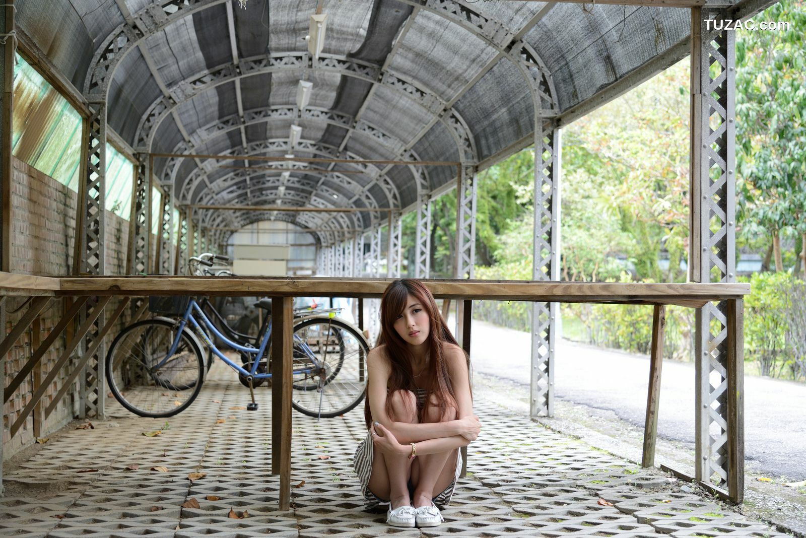 台湾正妹_廖挺伶/Kila晶晶《齐B超短裙系列》外拍写真集