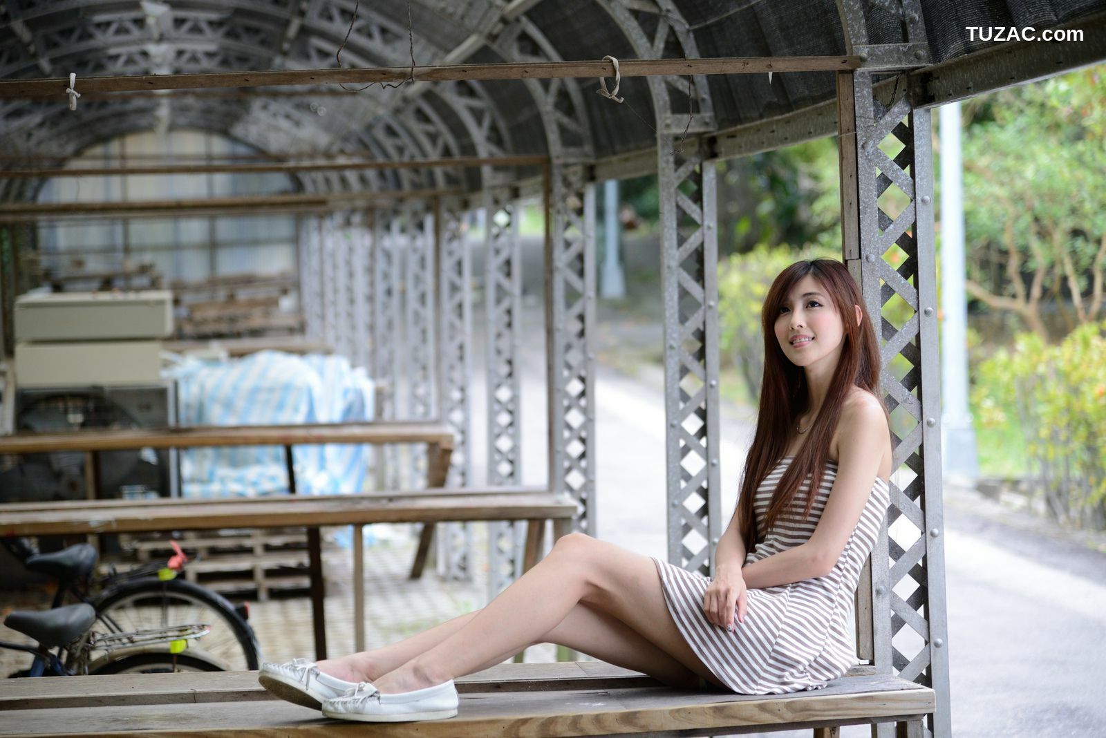 台湾正妹_廖挺伶/Kila晶晶《齐B超短裙系列》外拍写真集