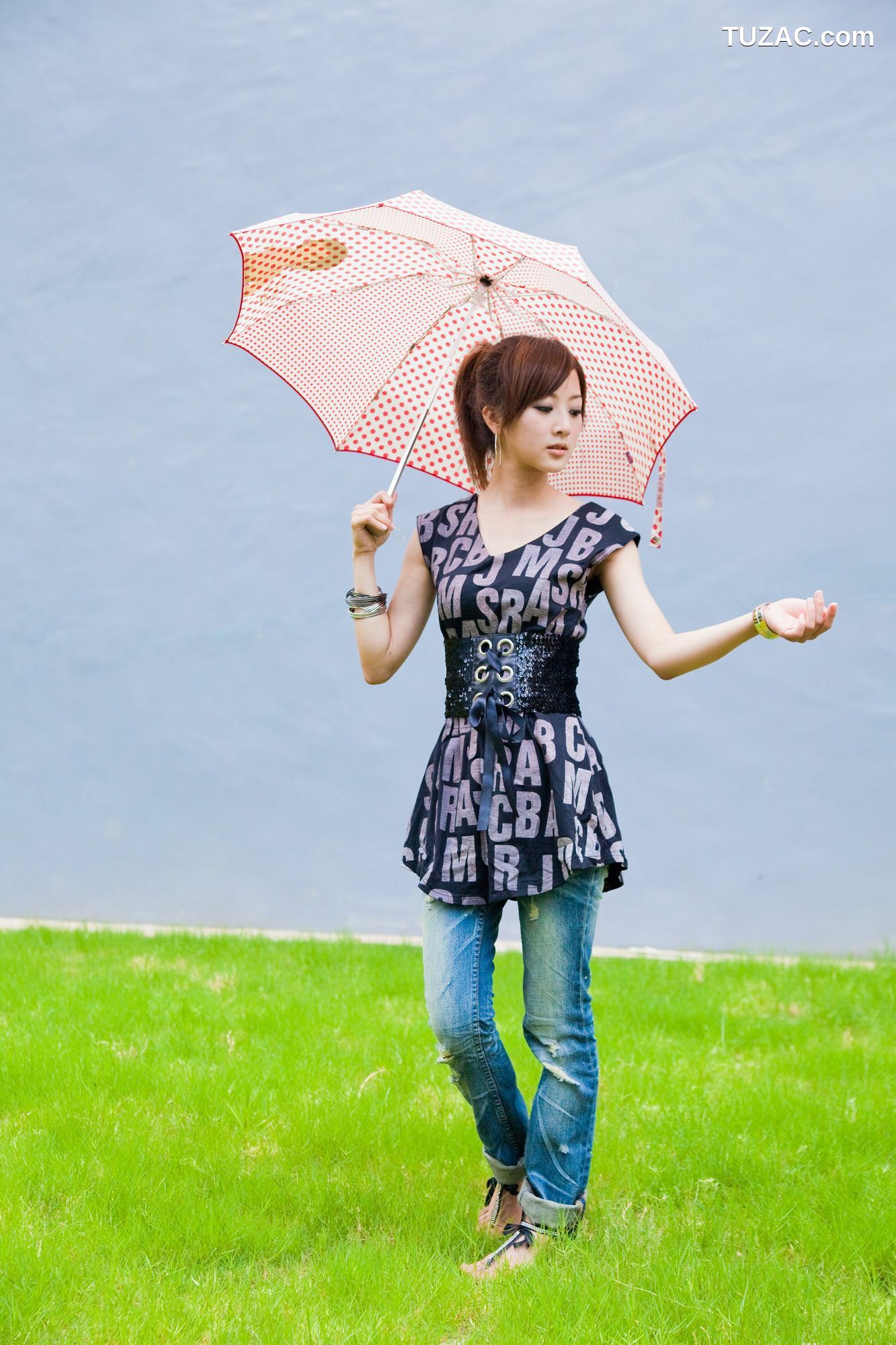 台湾正妹_张允霏/Mikako《公館商圈街拍》写真集