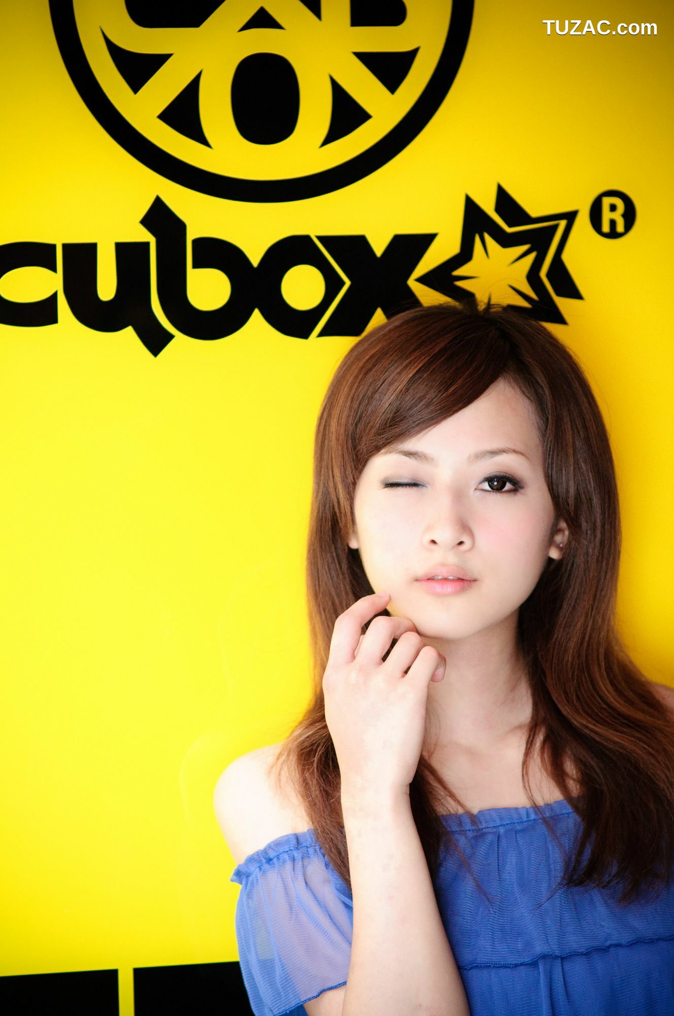 台湾正妹_张允霏/张凯洁《西門町外拍》写真集