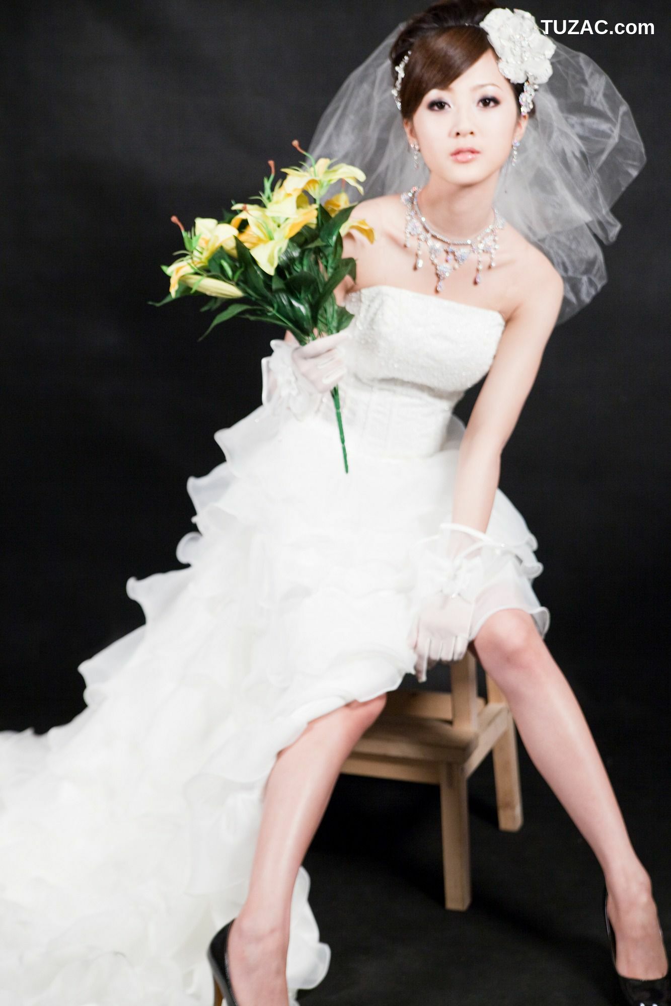 台湾正妹_张允霏/果子MM《創意婚紗潮流風》写真集