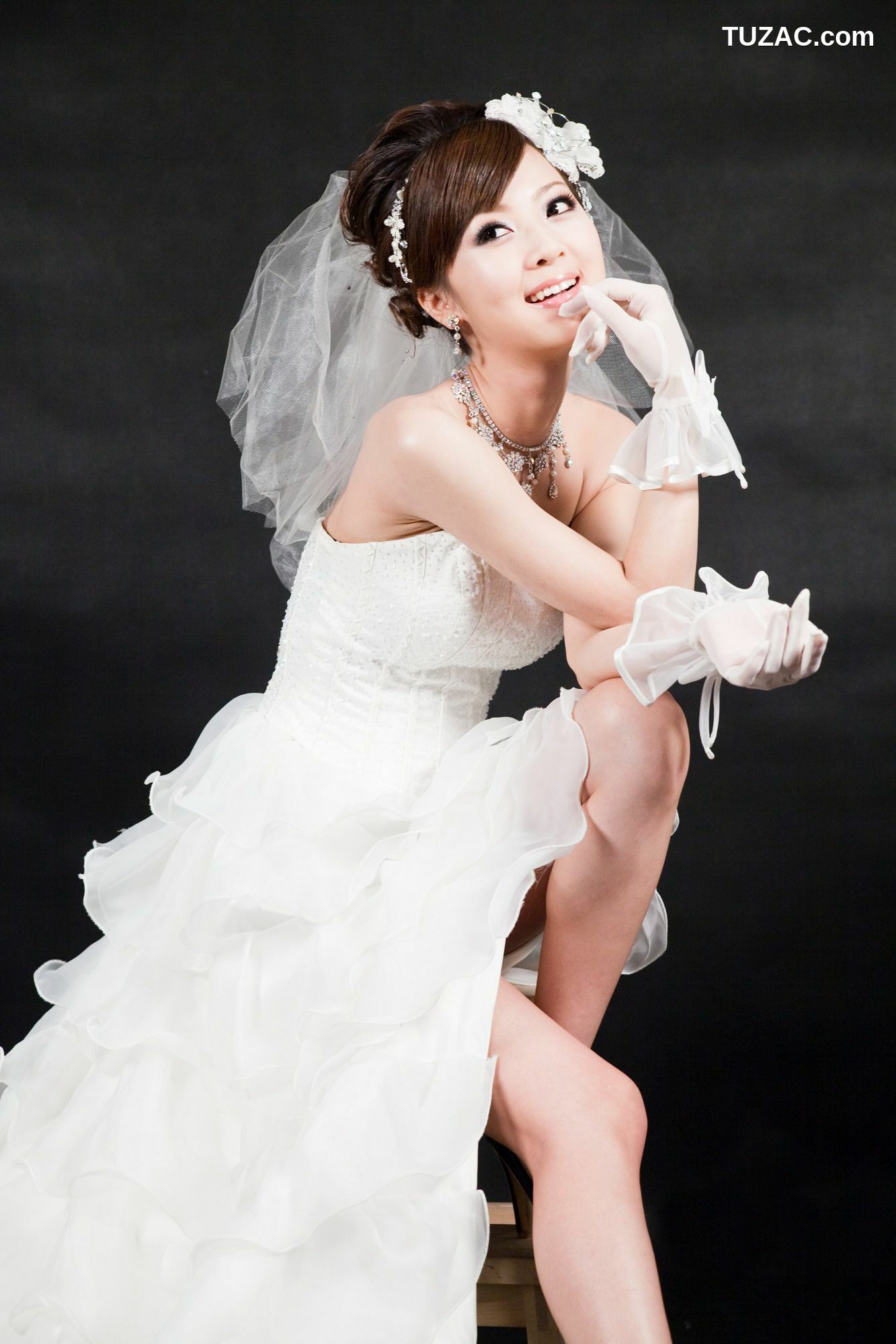 台湾正妹_张允霏/果子MM《創意婚紗潮流風》写真集