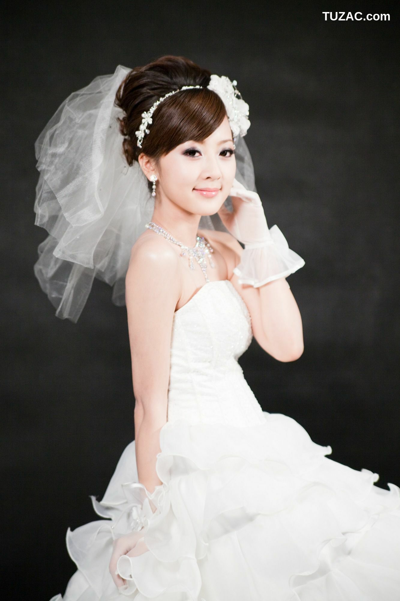台湾正妹_张允霏/果子MM《創意婚紗潮流風》写真集
