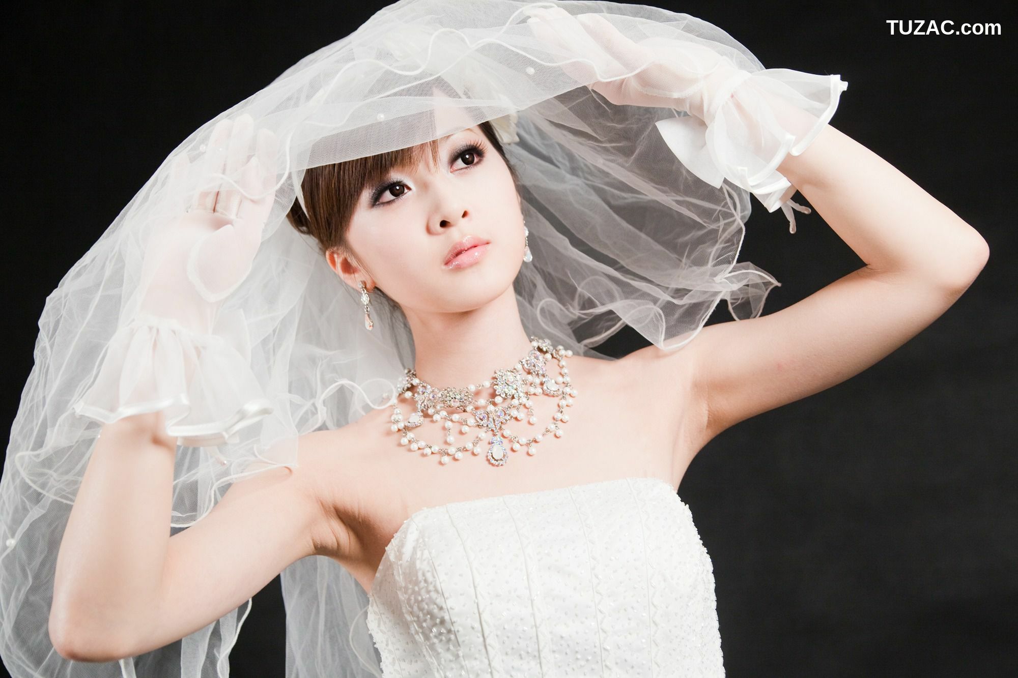 台湾正妹_张允霏/果子MM《創意婚紗潮流風》写真集