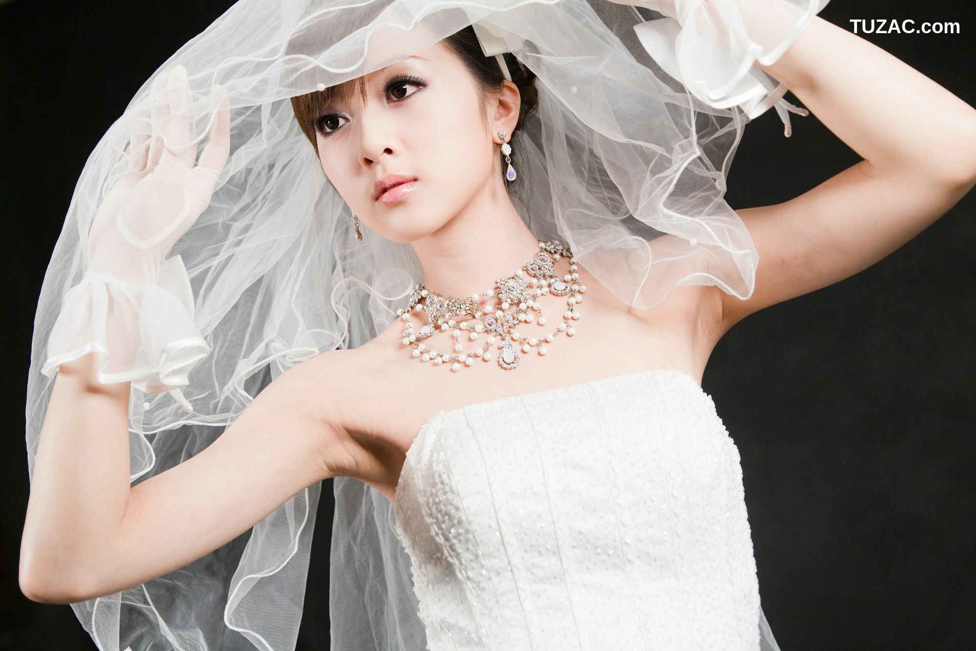 台湾正妹_张允霏/果子MM《創意婚紗潮流風》写真集