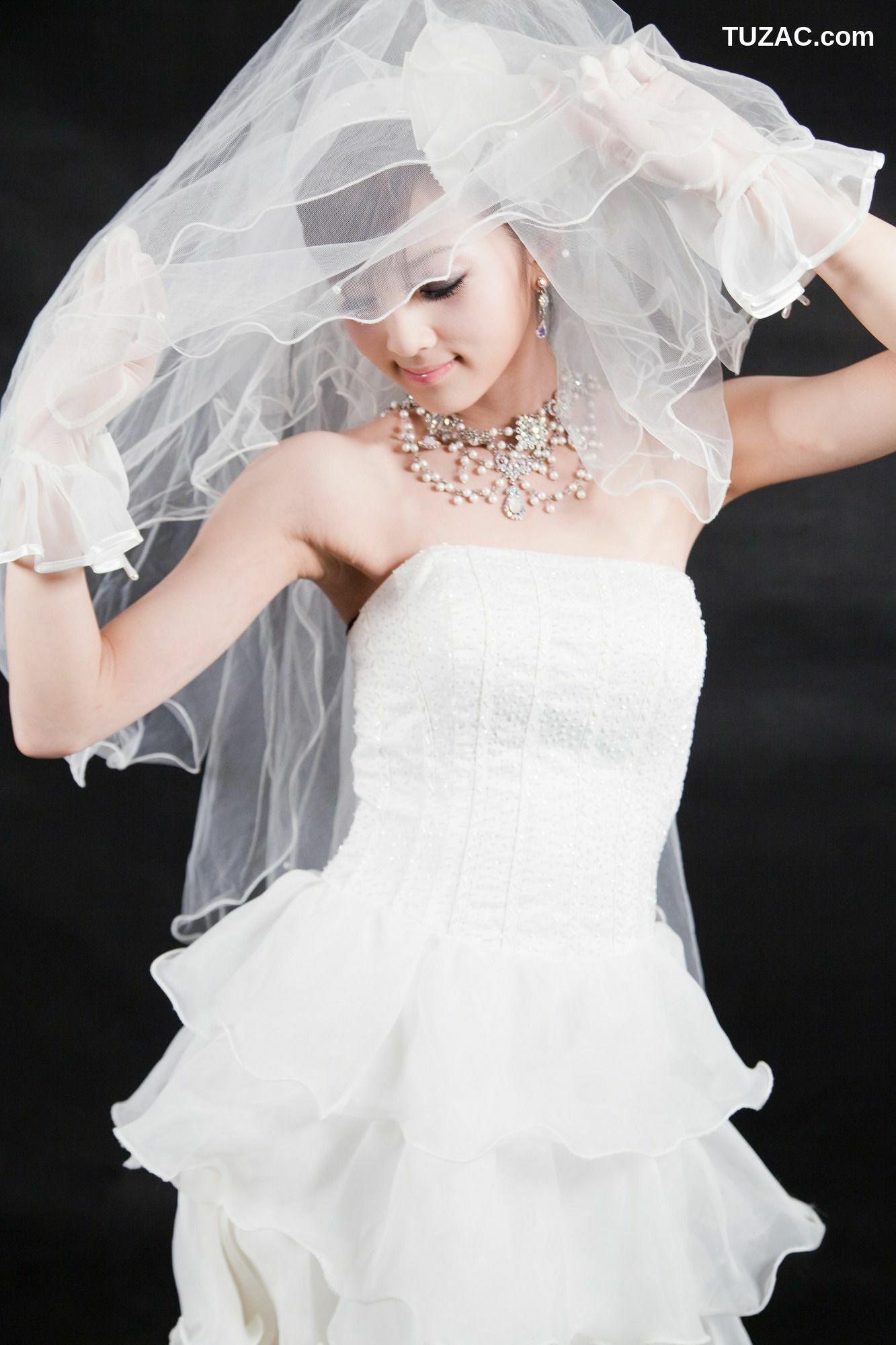 台湾正妹_张允霏/果子MM《創意婚紗潮流風》写真集