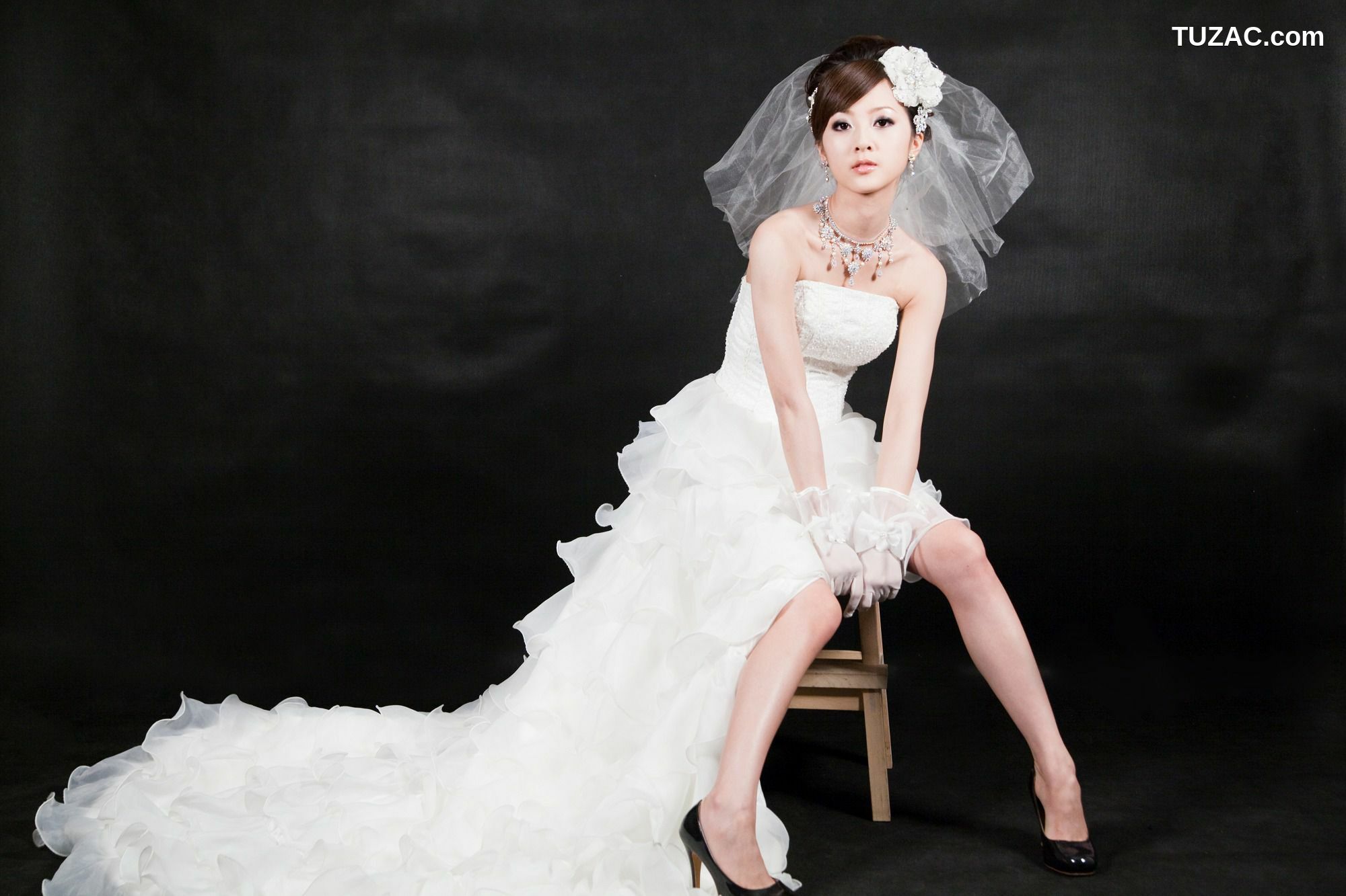 台湾正妹_张允霏/果子MM《創意婚紗潮流風》写真集