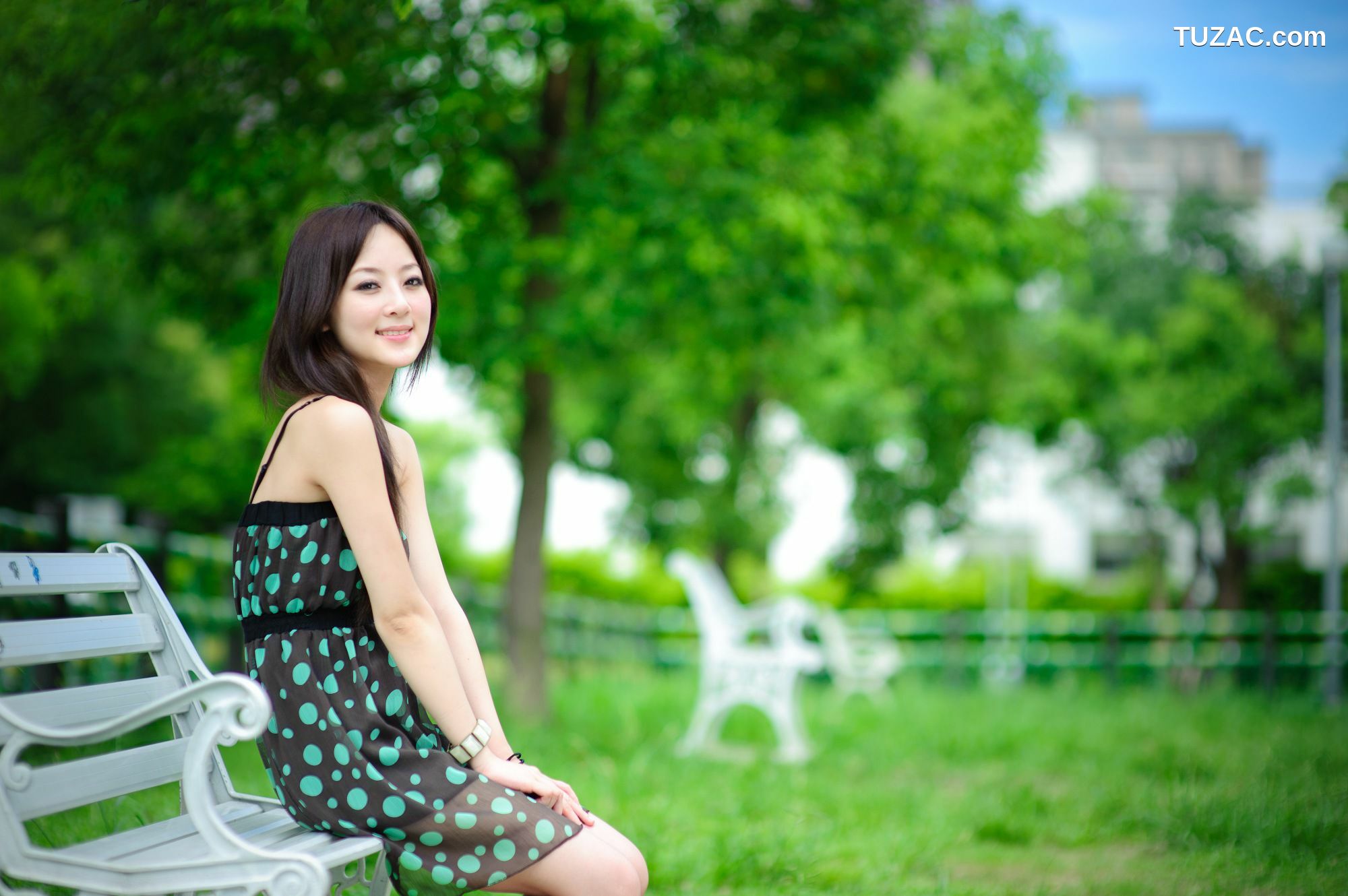 台湾正妹_张允霏/果子MM《永和四號公園外拍》写真集