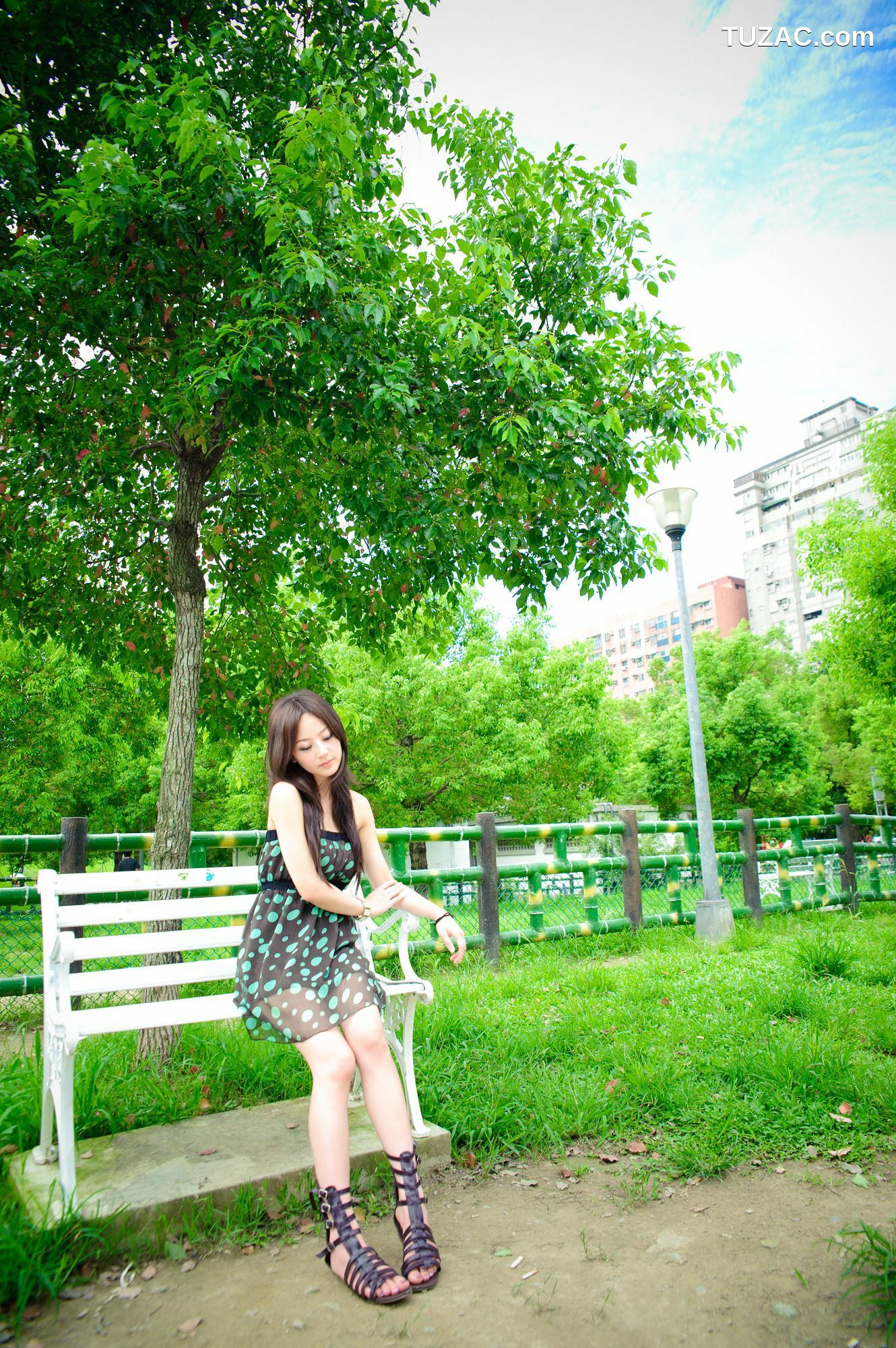 台湾正妹_张允霏/果子MM《永和四號公園外拍》写真集