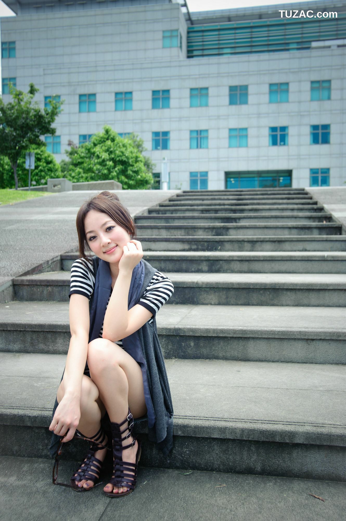 台湾正妹_张允霏/果子MM《永和四號公園外拍》写真集