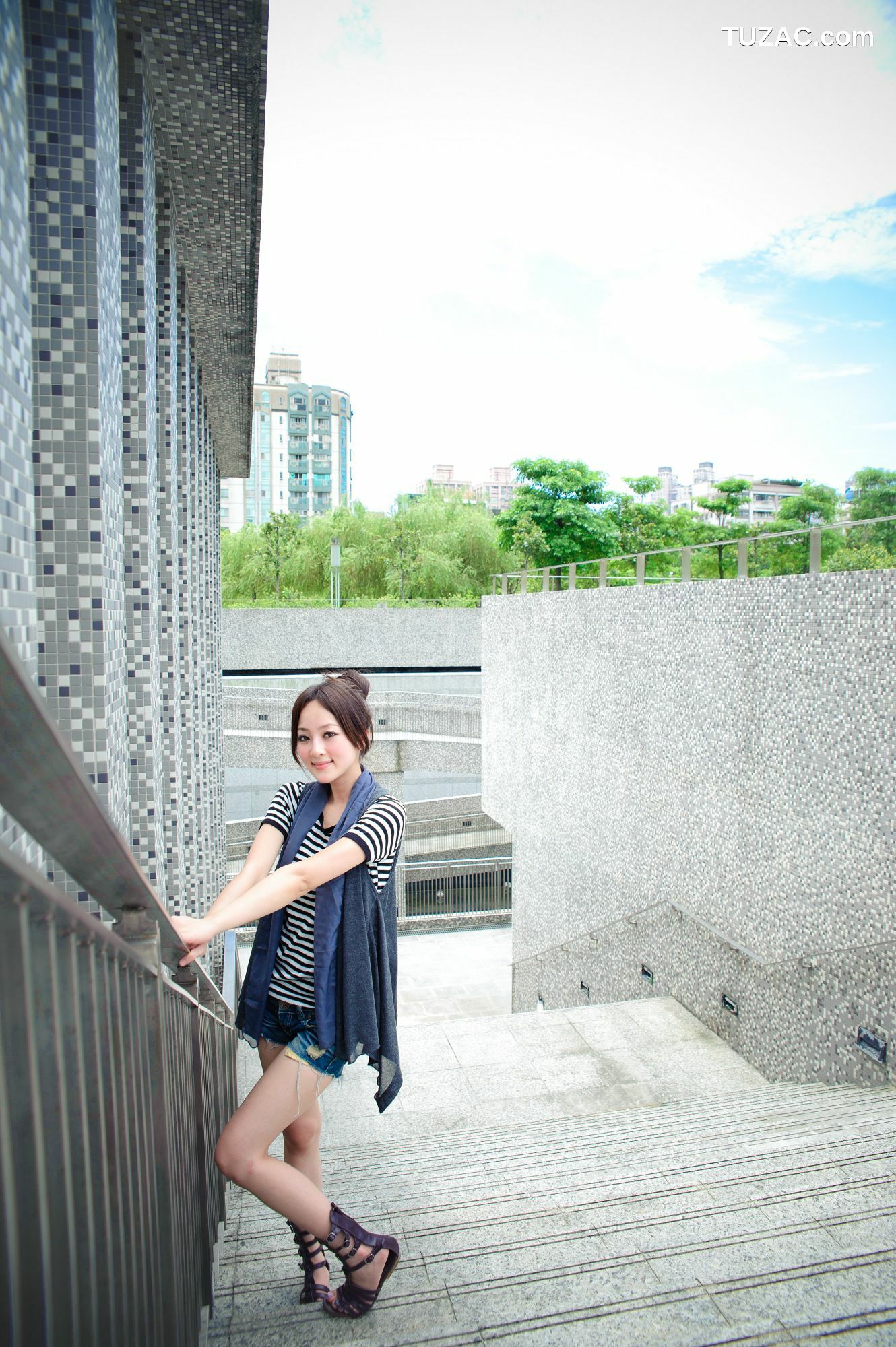 台湾正妹_张允霏/果子MM《永和四號公園外拍》写真集