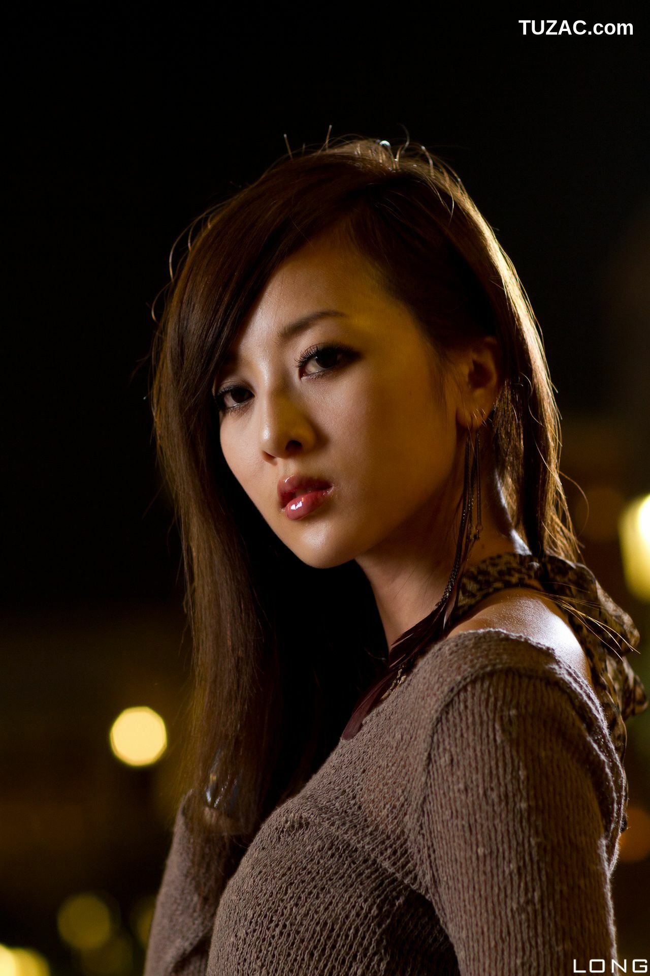 台湾正妹_张允霏/果子MM《港澳之旅》长裙夜拍 写真集