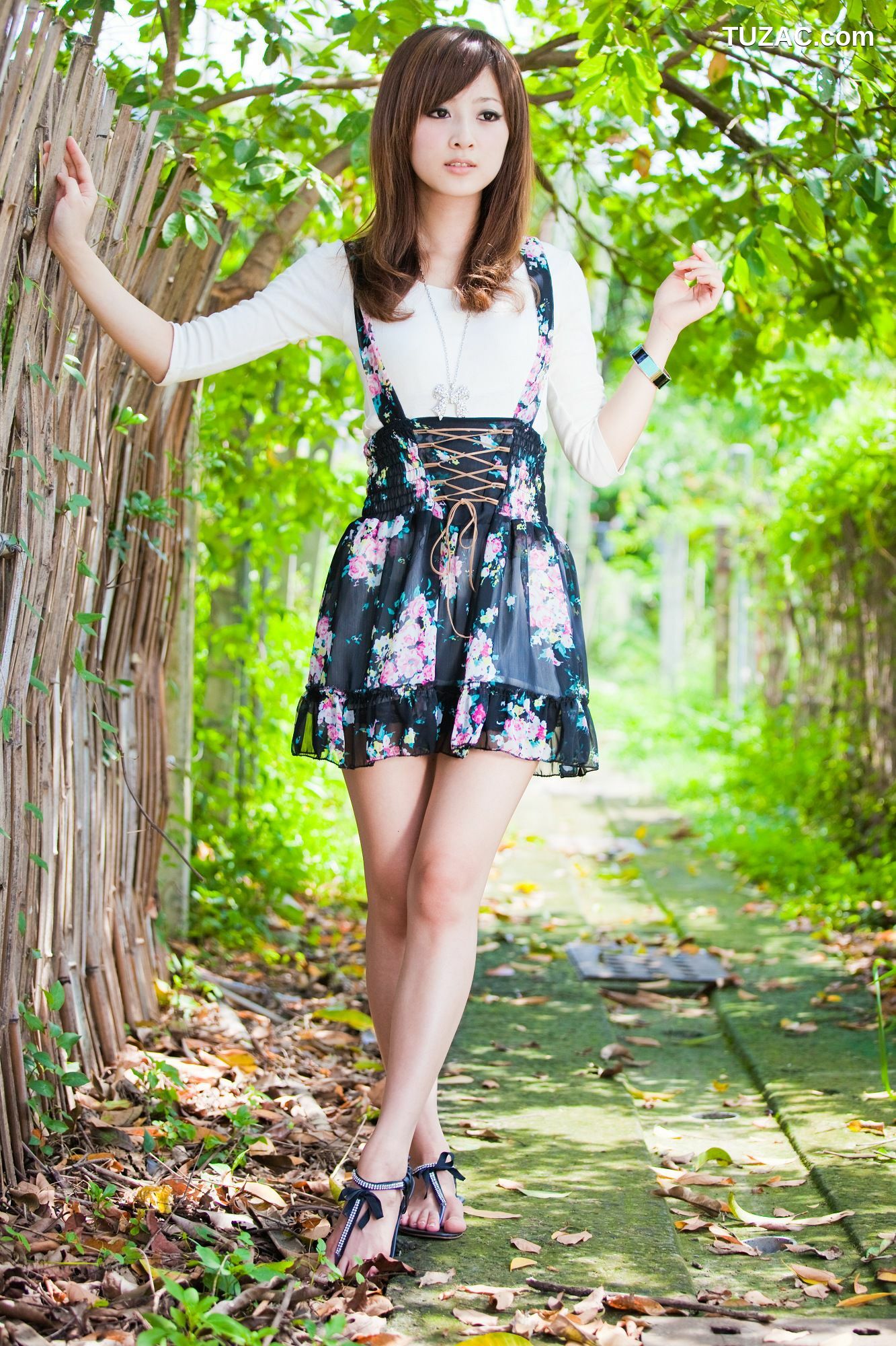 台湾正妹_张凯洁/Mikako《中興新村外拍》写真集