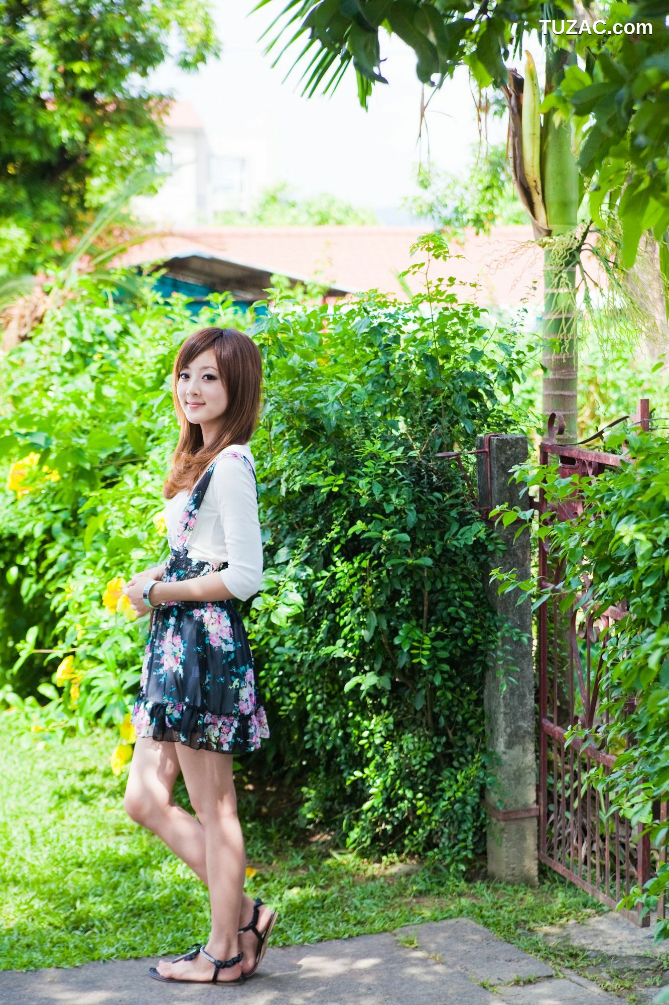 台湾正妹_张凯洁/Mikako《中興新村外拍》写真集